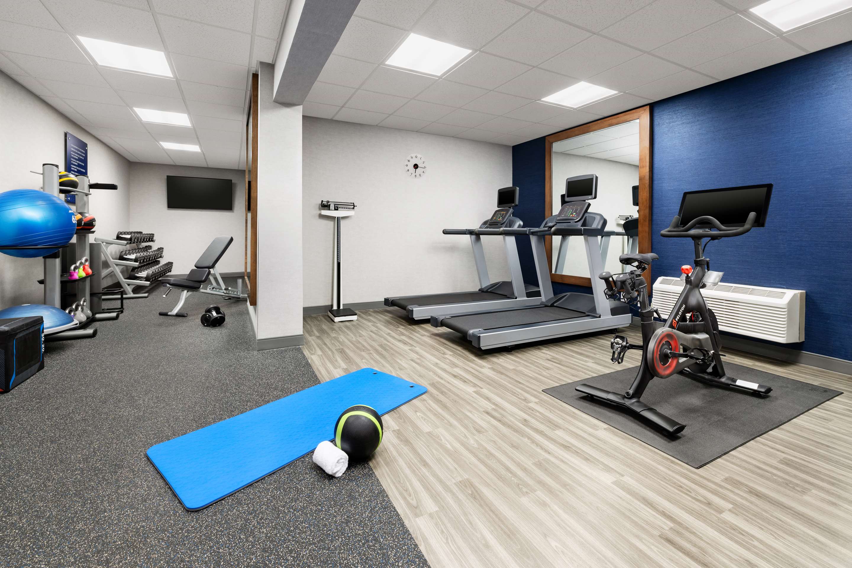 Health club fitness center gym | Hampton Inn Columbia