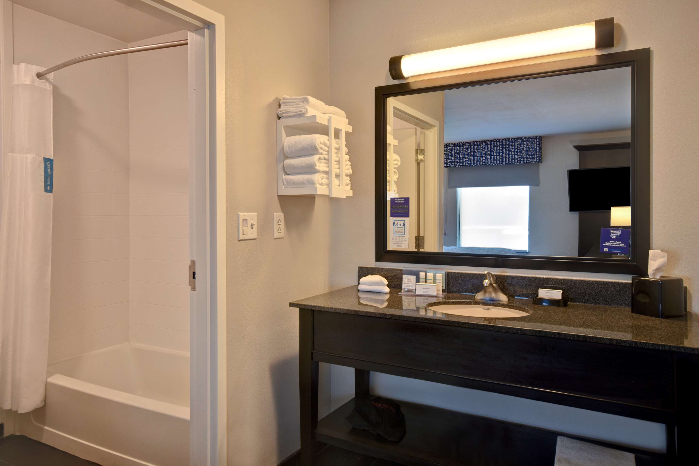 Guest room bath