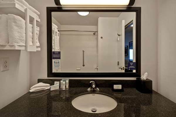  - Hampton Inn & Suites South Columbia