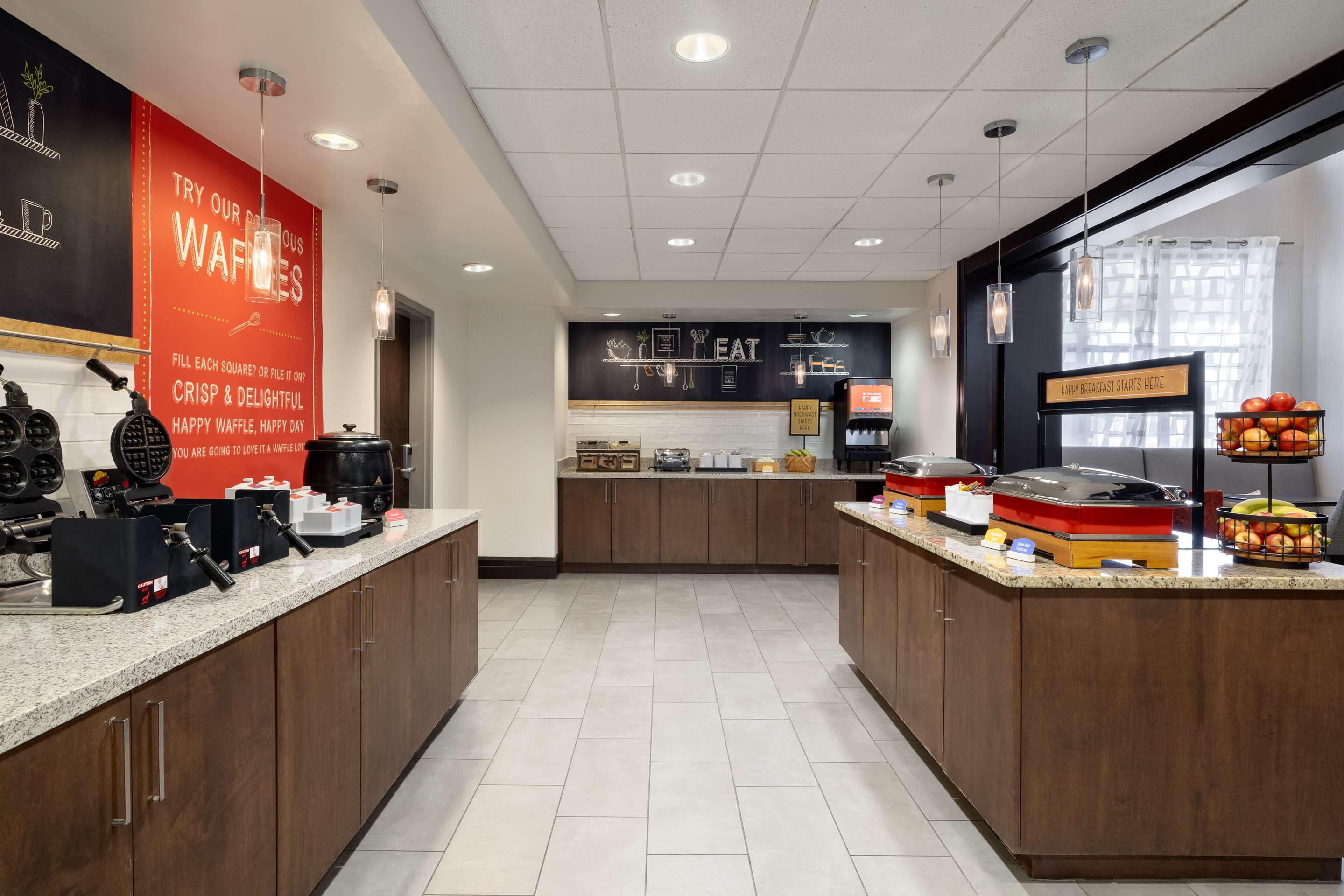 Breakfast Area | Hampton Inn & Suites Columbia South Fort Meade Area