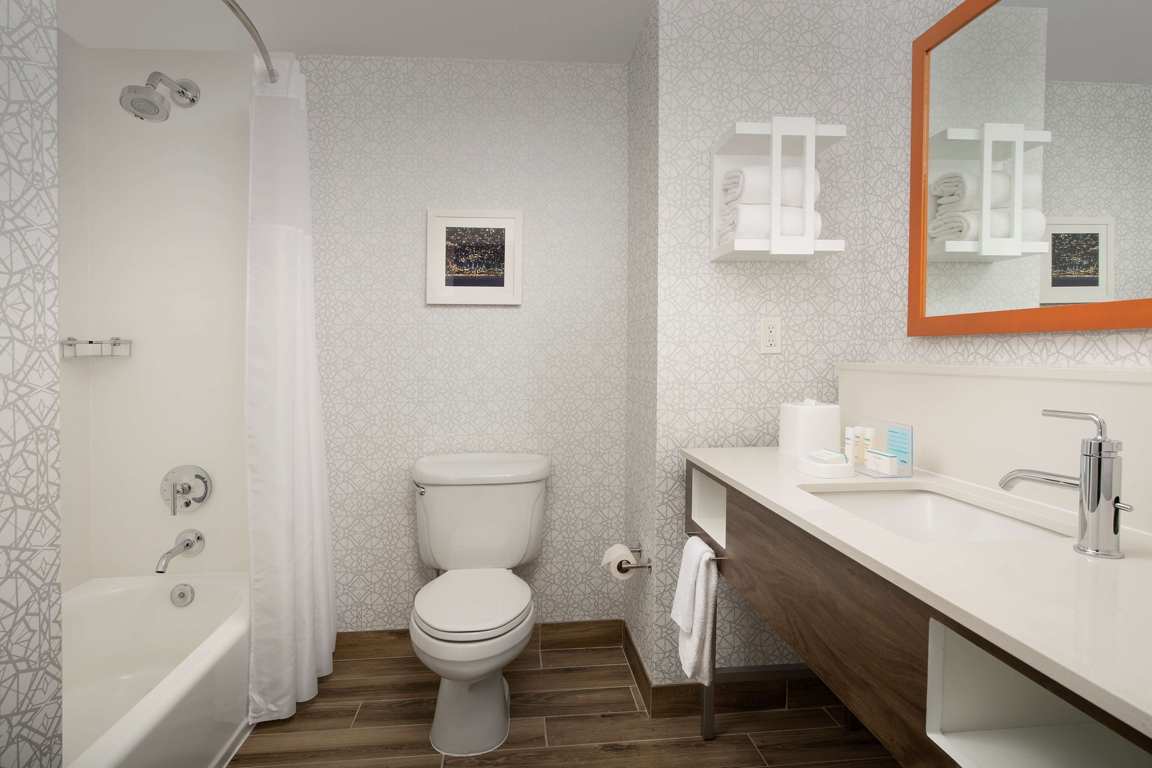 Hampton Inn by Hilton Baltimore-Downtown-Convention Center Room Type - DOUBLE QUEEN - NON SMOKING