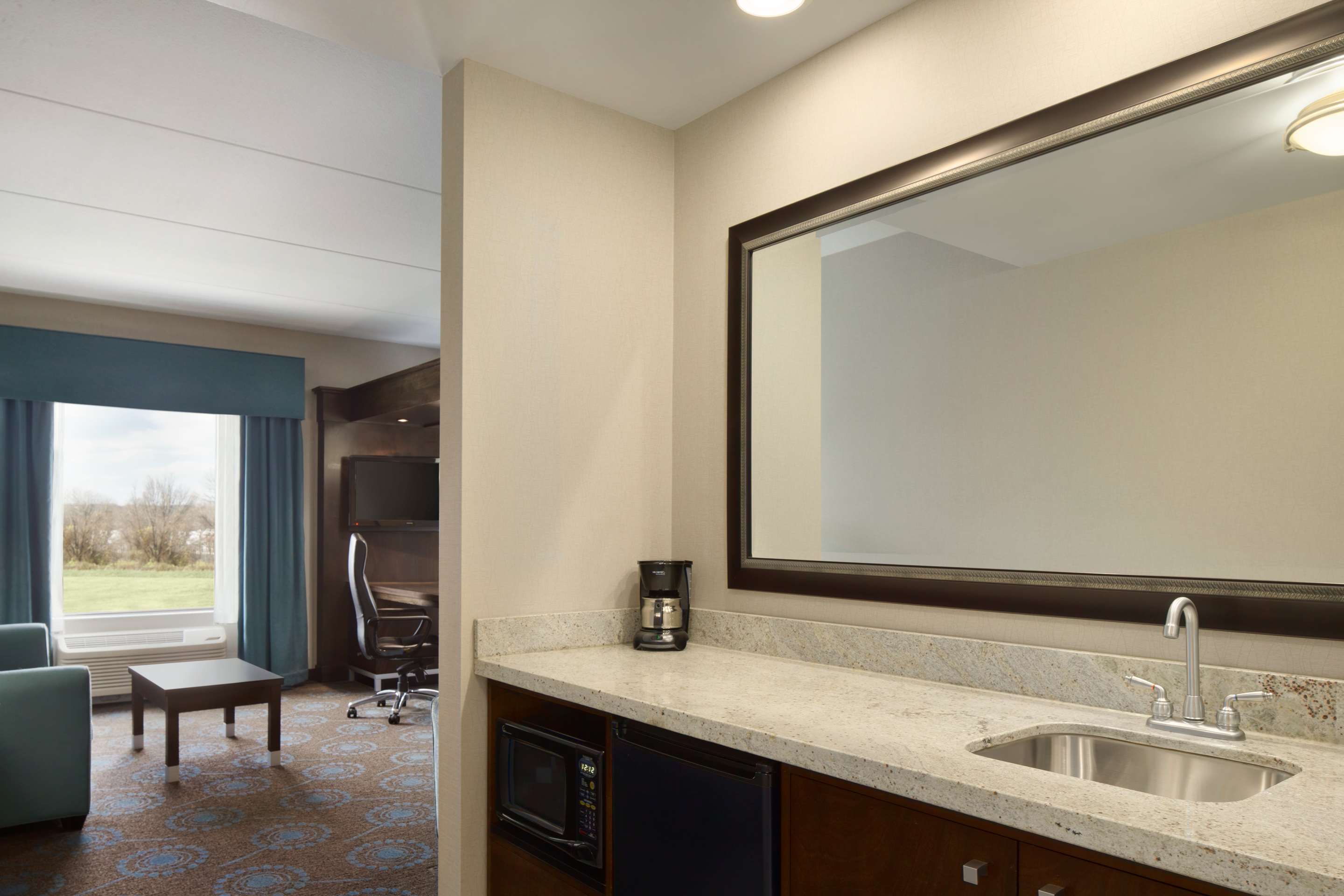 Guest room bath