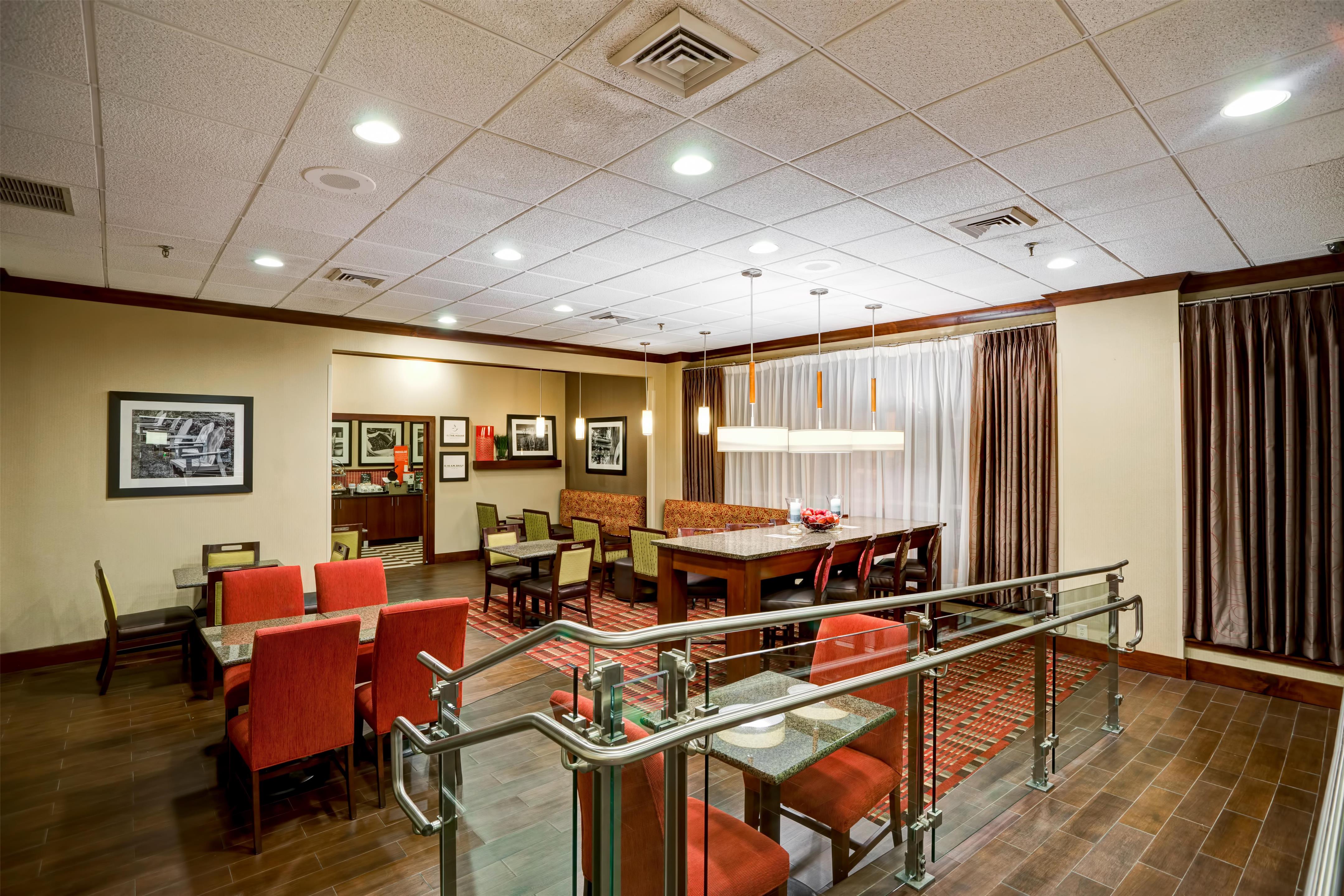 Breakfast Area | Hampton Inn Baltimore/Glen Burnie