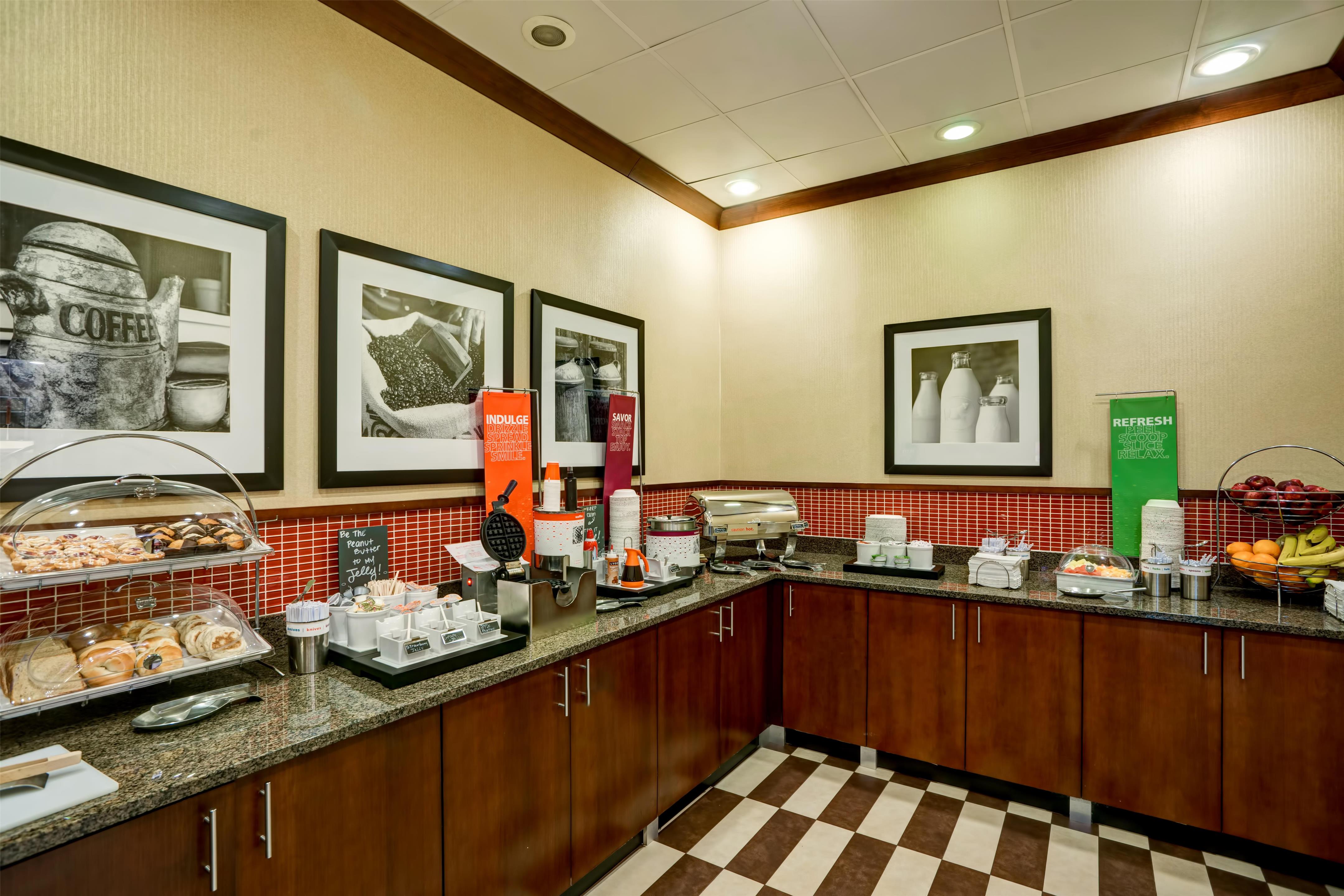 Breakfast Area | Hampton Inn Baltimore/Glen Burnie