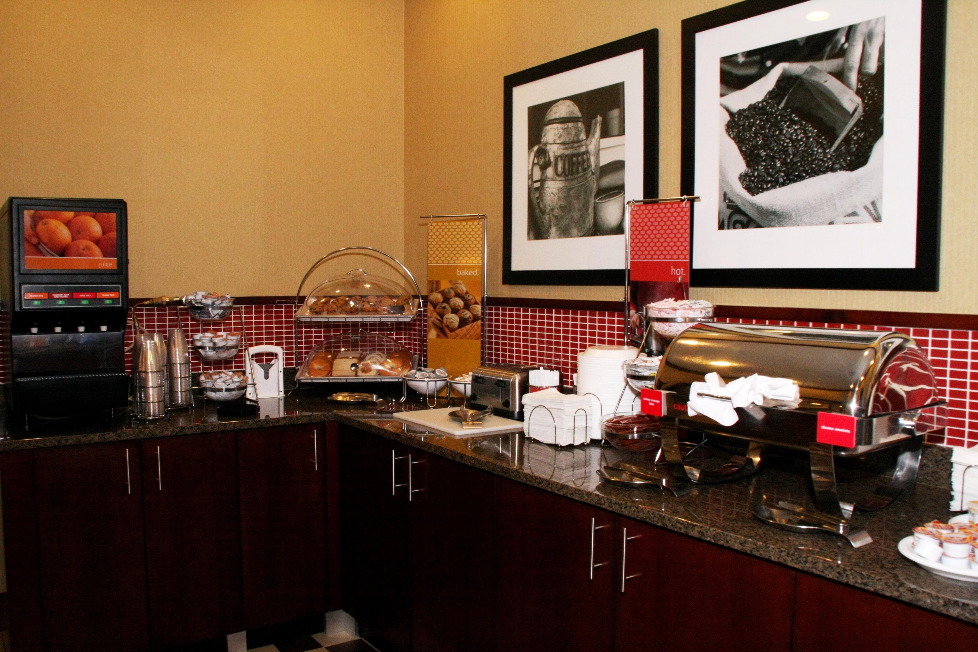 Breakfast Area | Hampton Inn Baltimore/Glen Burnie