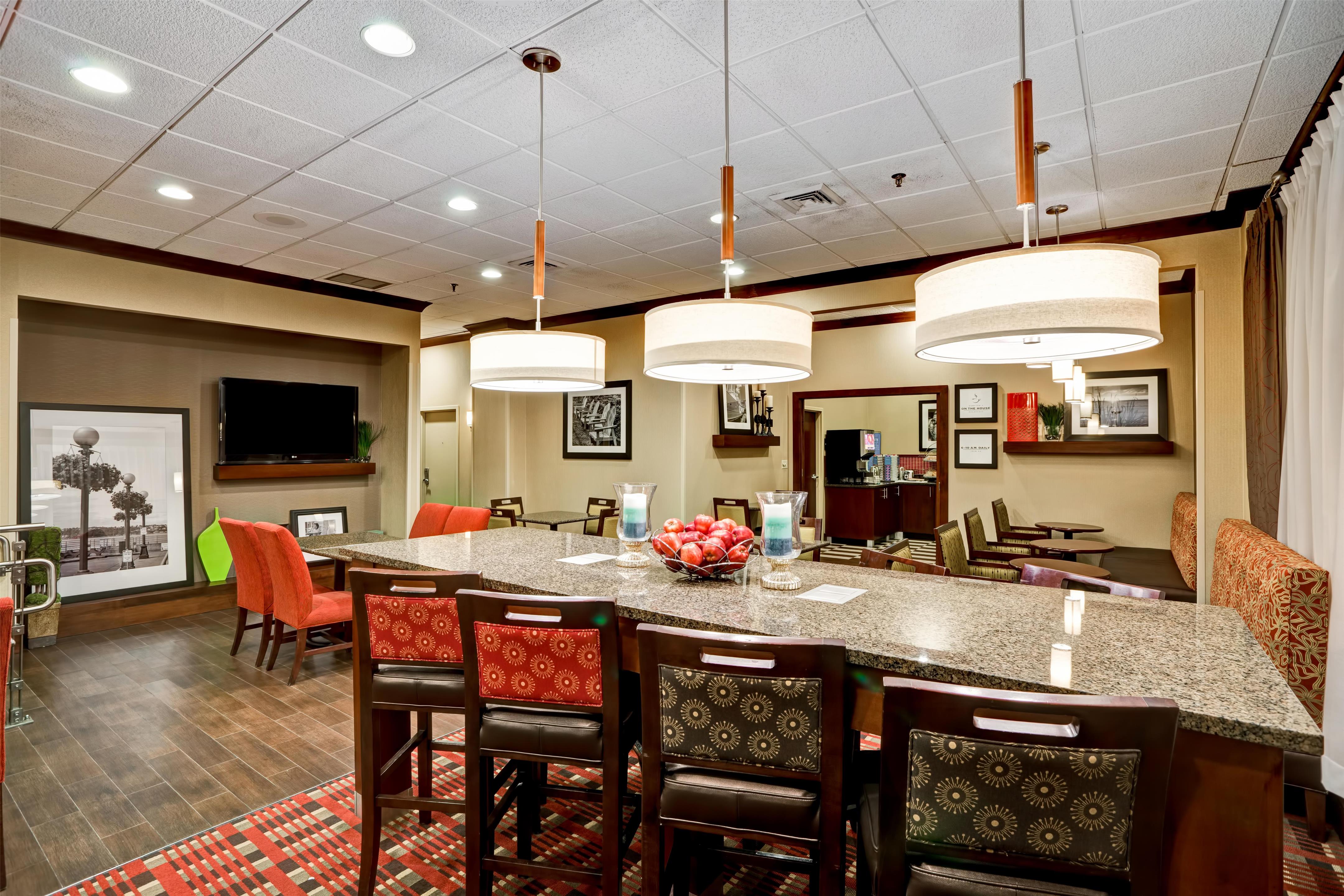 Breakfast Area | Hampton Inn Baltimore/Glen Burnie