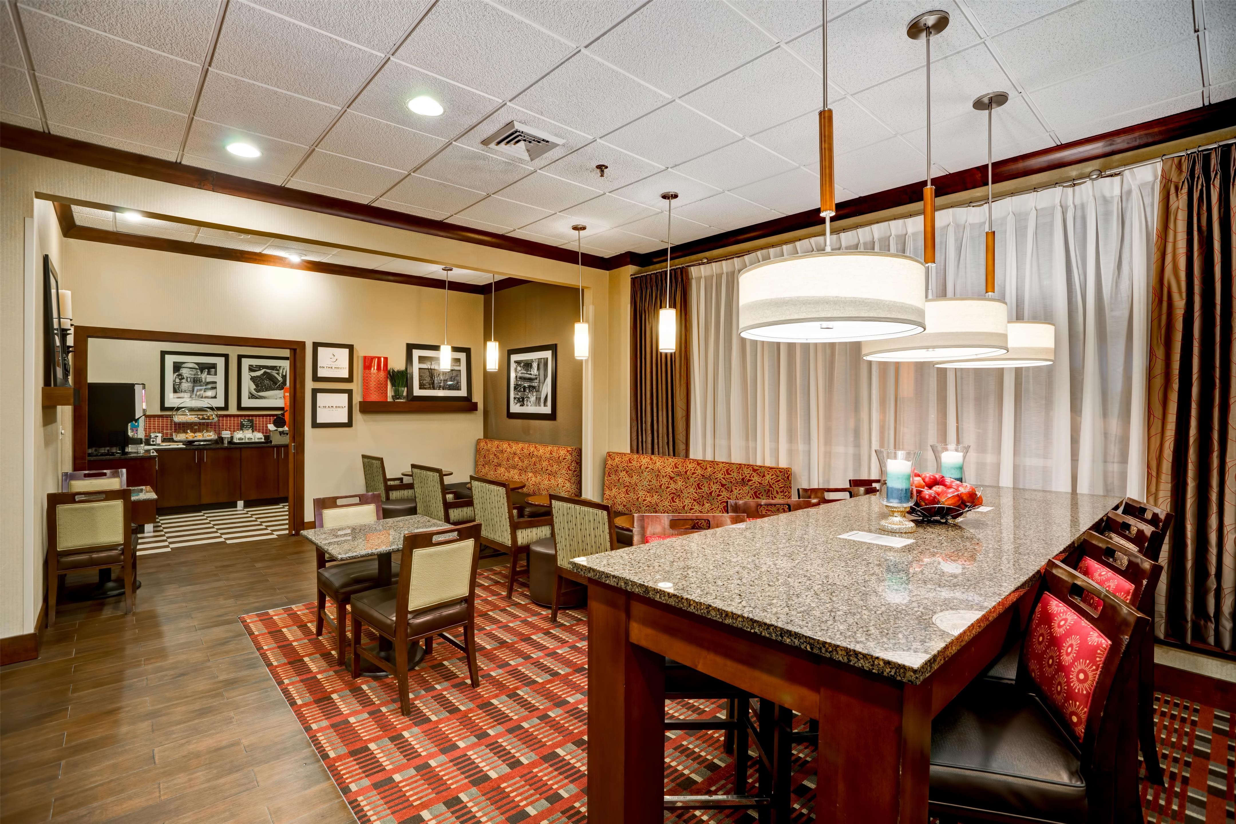 Breakfast Area | Hampton Inn Baltimore/Glen Burnie