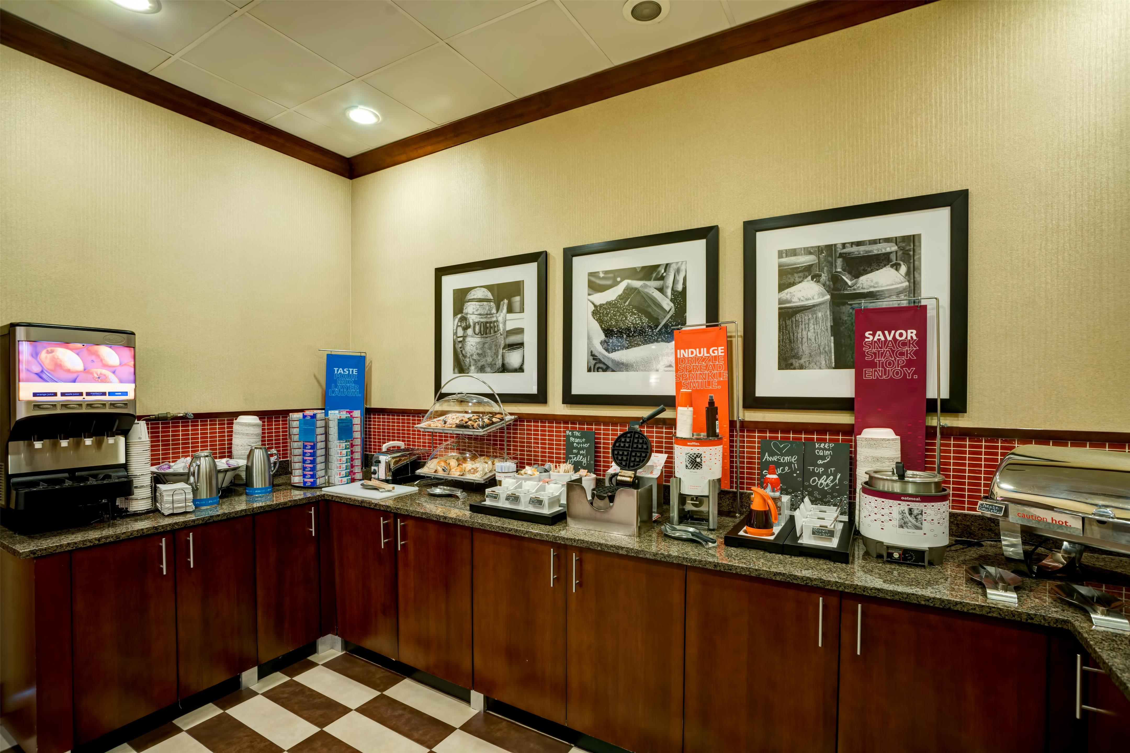 Breakfast Area | Hampton Inn Baltimore/Glen Burnie