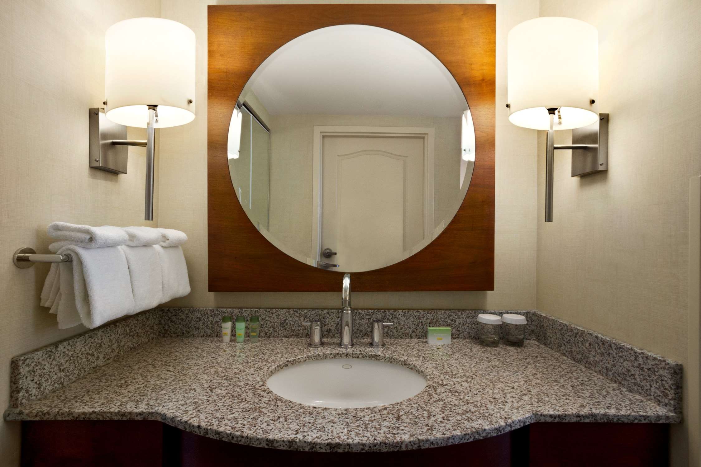 Guest room bath