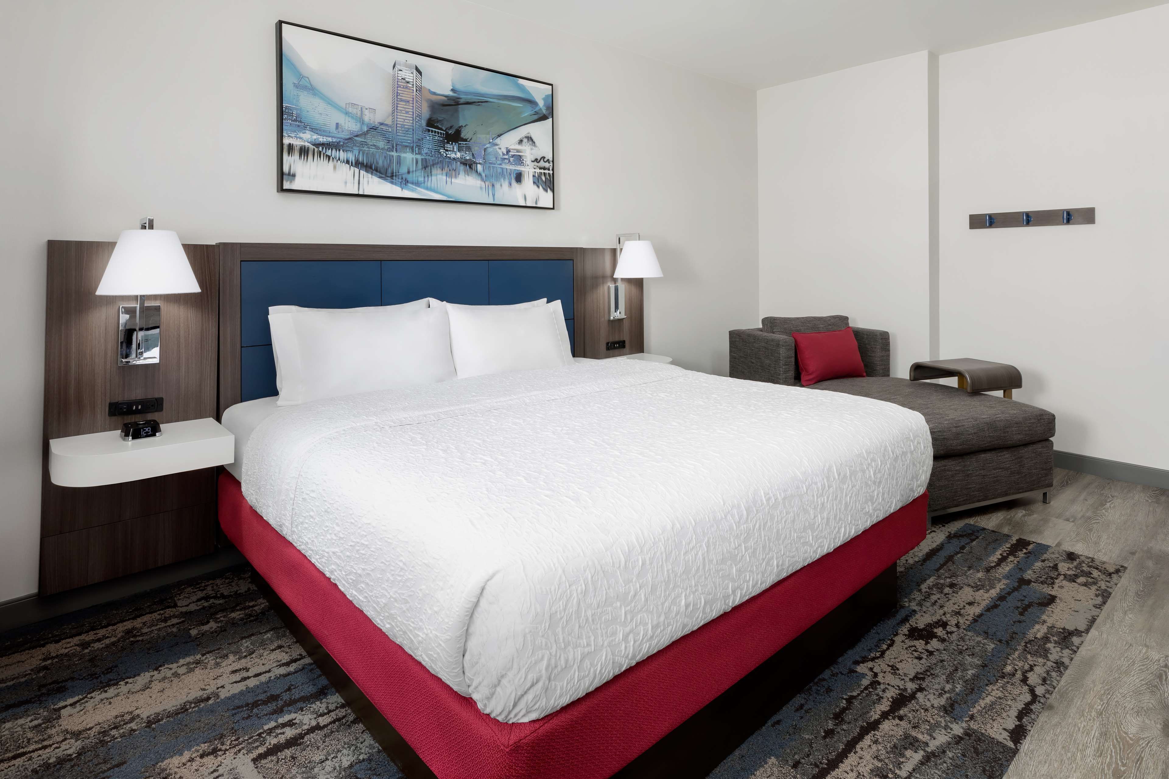 Hampton Inn and Suites Inner Harbor Room Type - KING STANDARD NON SMOKING