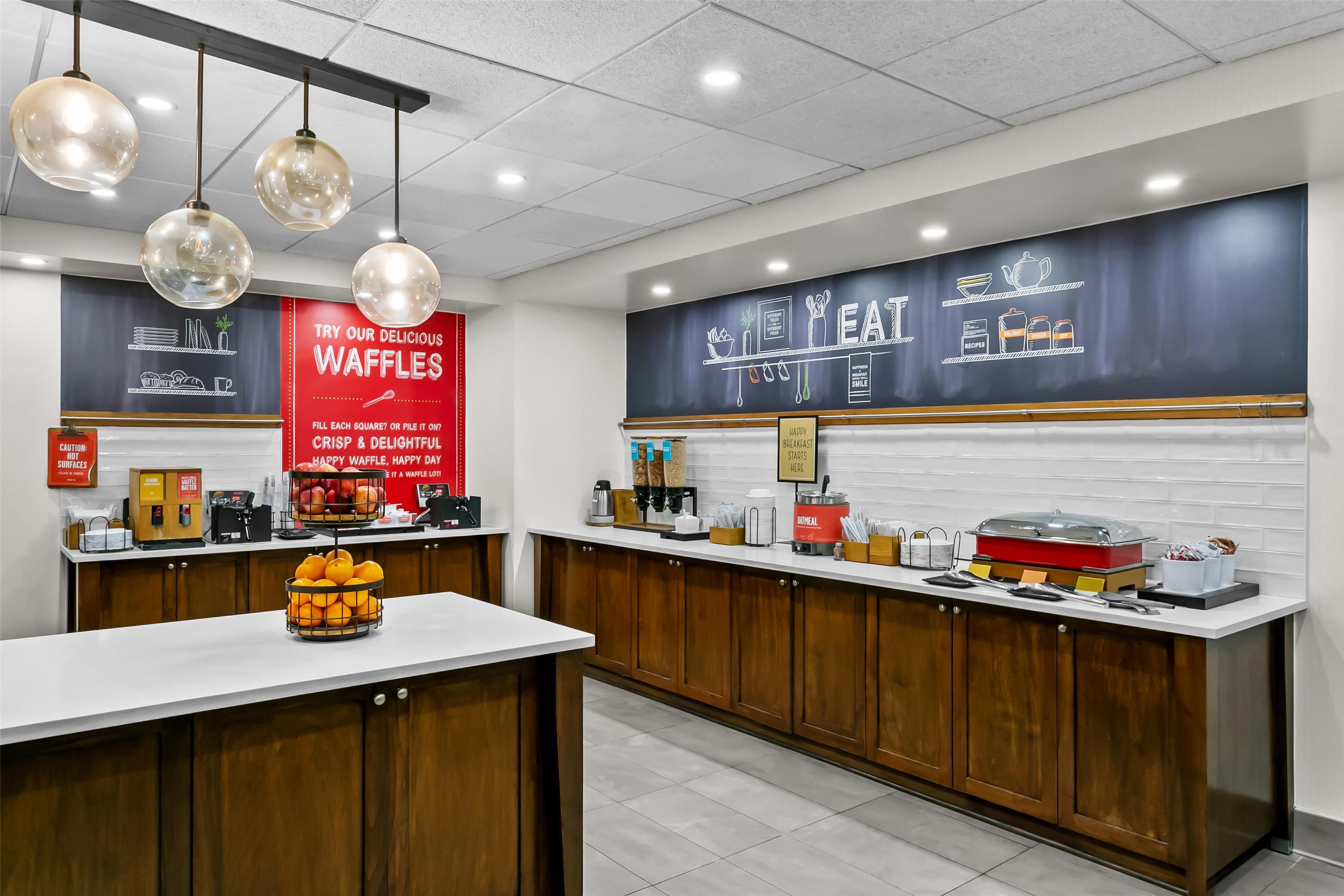 Breakfast Area | Hampton Inn & Suites Baltimore/Woodlawn