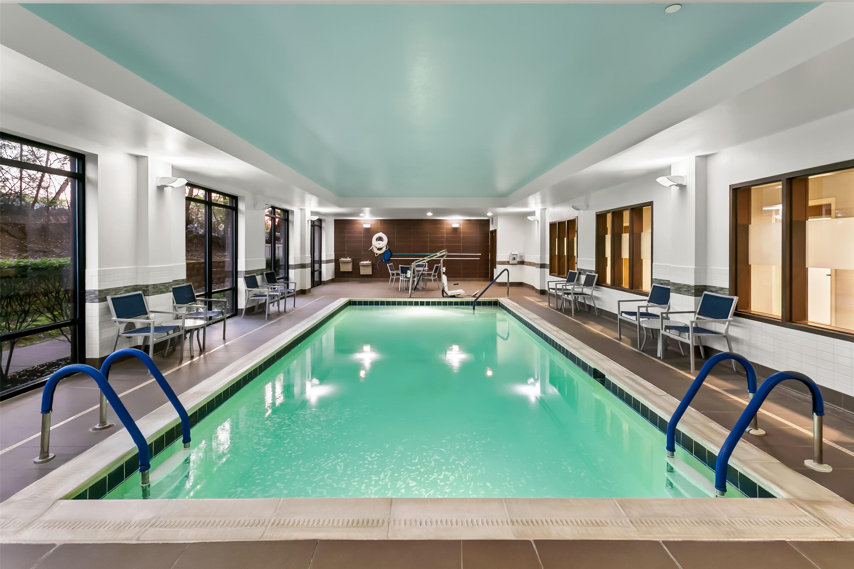 Pool | Hampton Inn & Suites Baltimore/Woodlawn