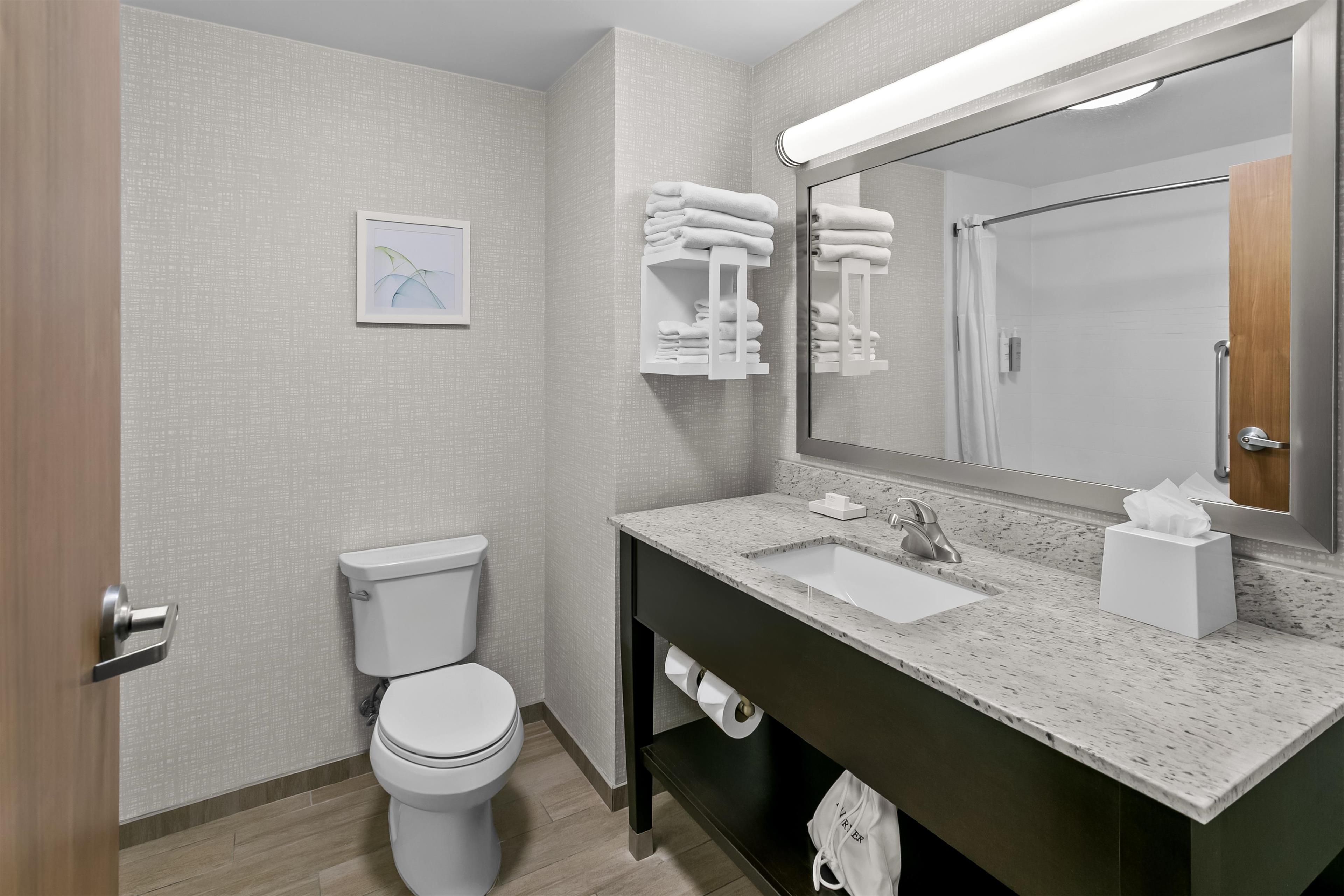 Hampton Inn & Suites by Hilton Baltimore/Woodlawn Room Type - 2 QUEENS W FRIDGE NOSMOK