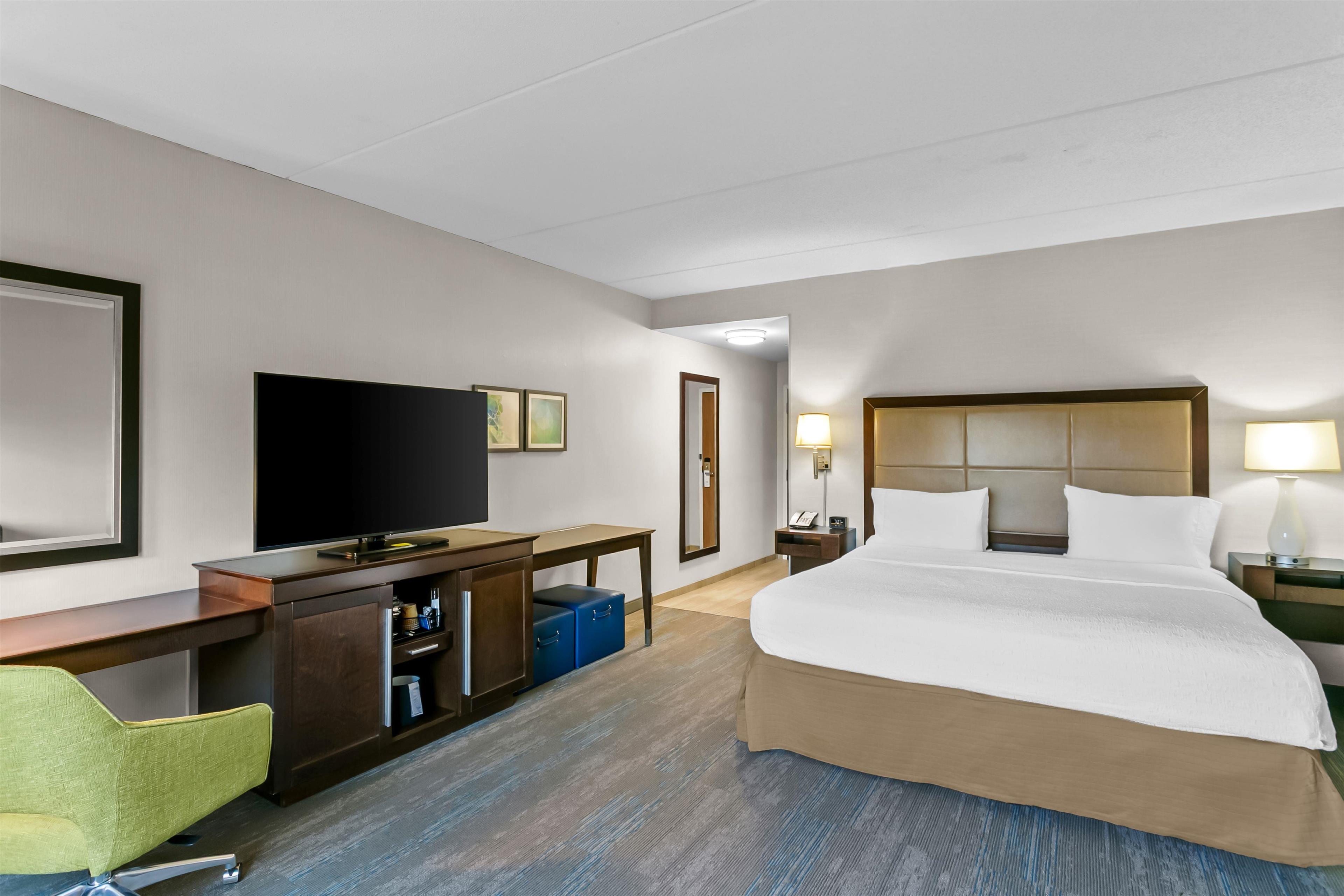 Hampton Inn & Suites by Hilton Baltimore/Woodlawn Room Type - 1 KNG HEARING ACC NOSMOK