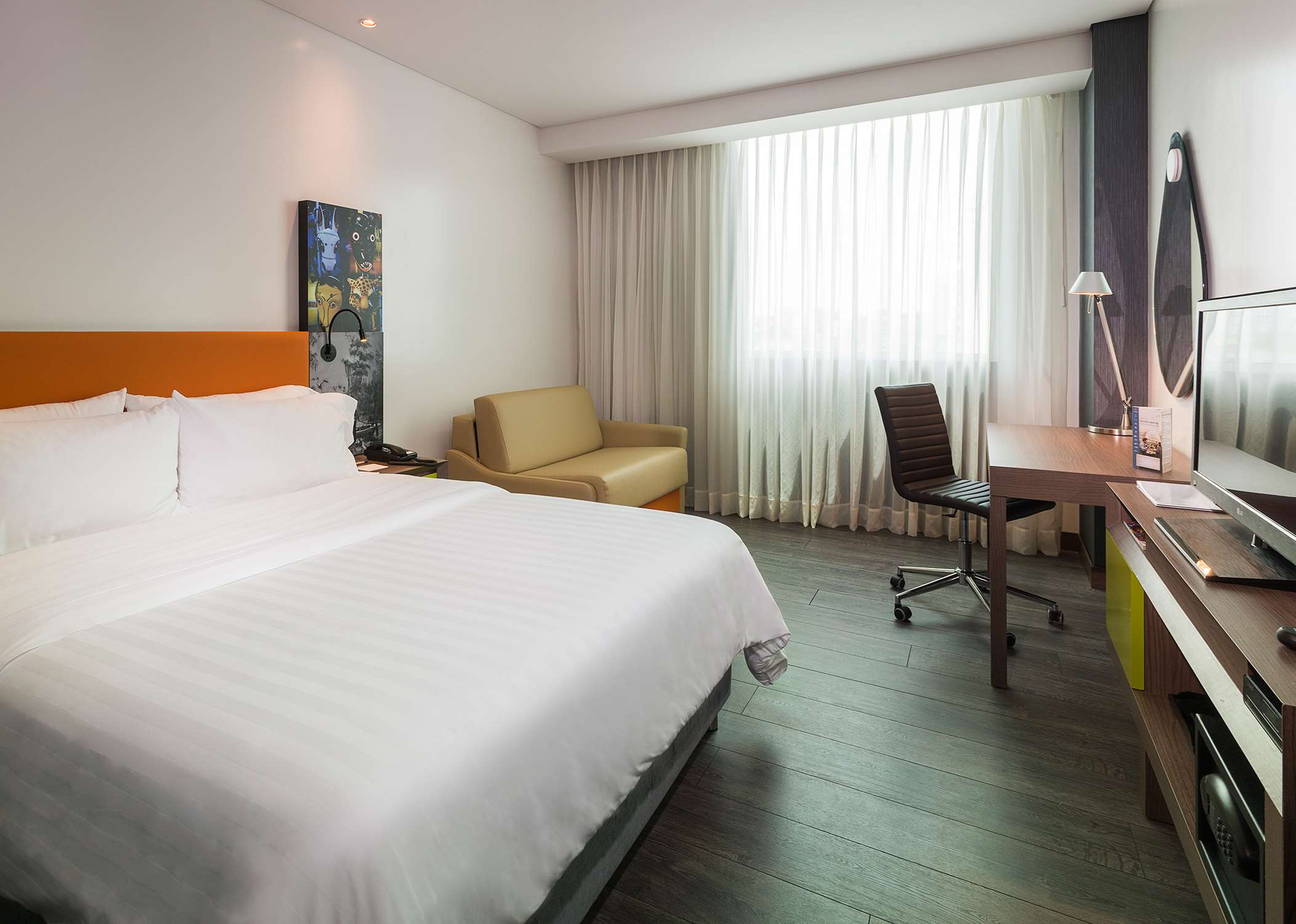 Hampton by Hilton Barranquilla Room Type - 1 QN ACC ROLLIN SHWR NS
