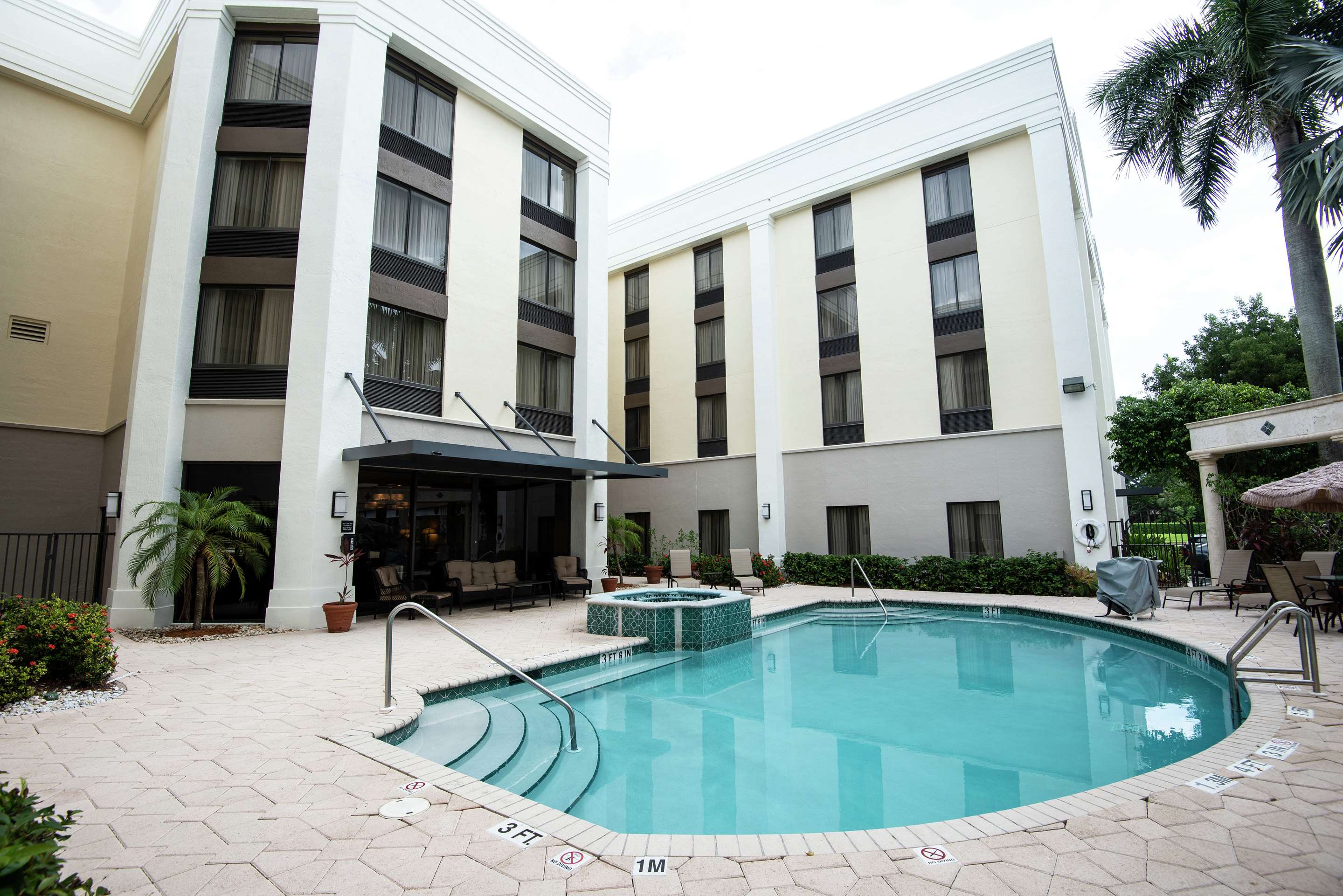 Pool | Hampton Inn Boca Raton