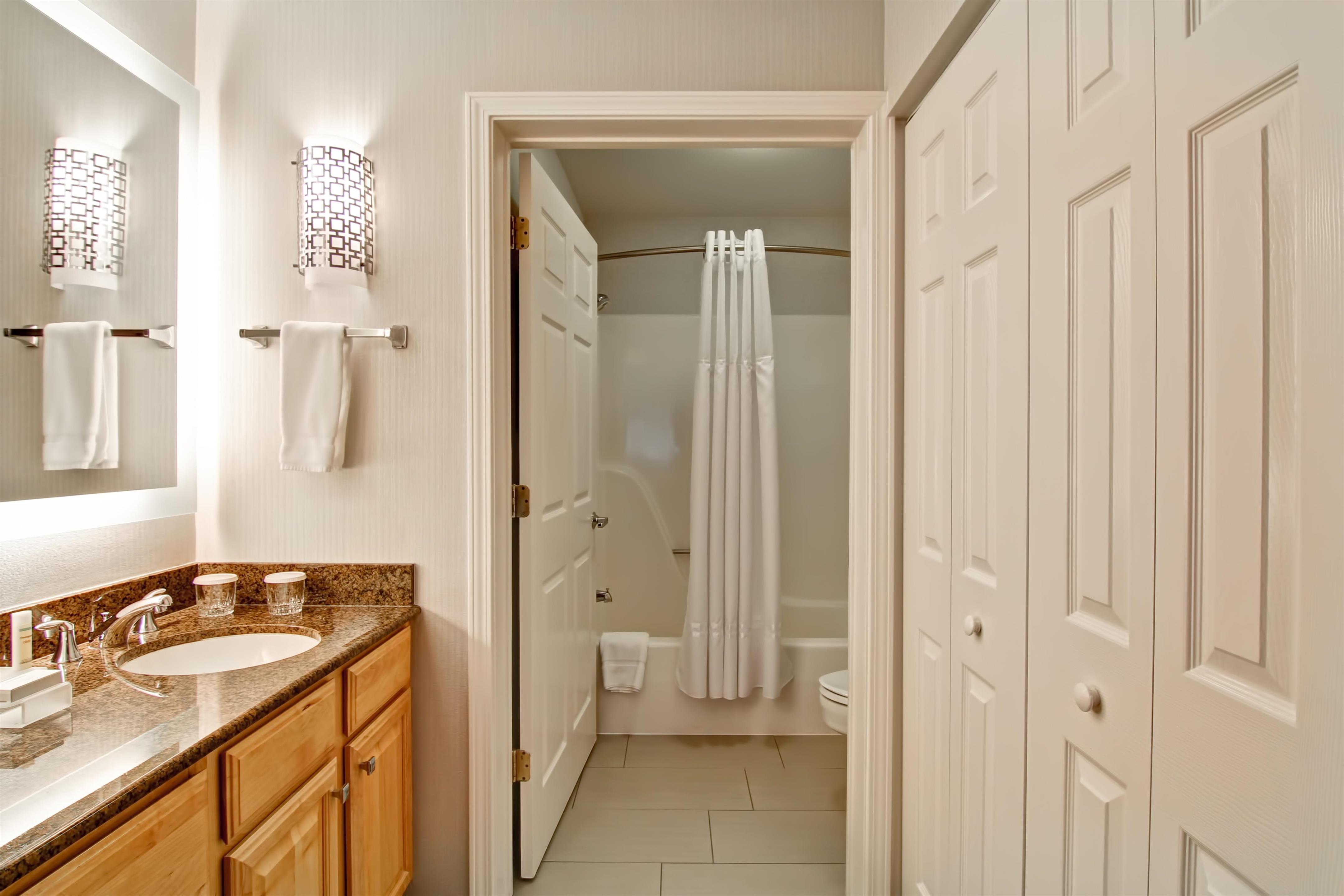 Guest room bath