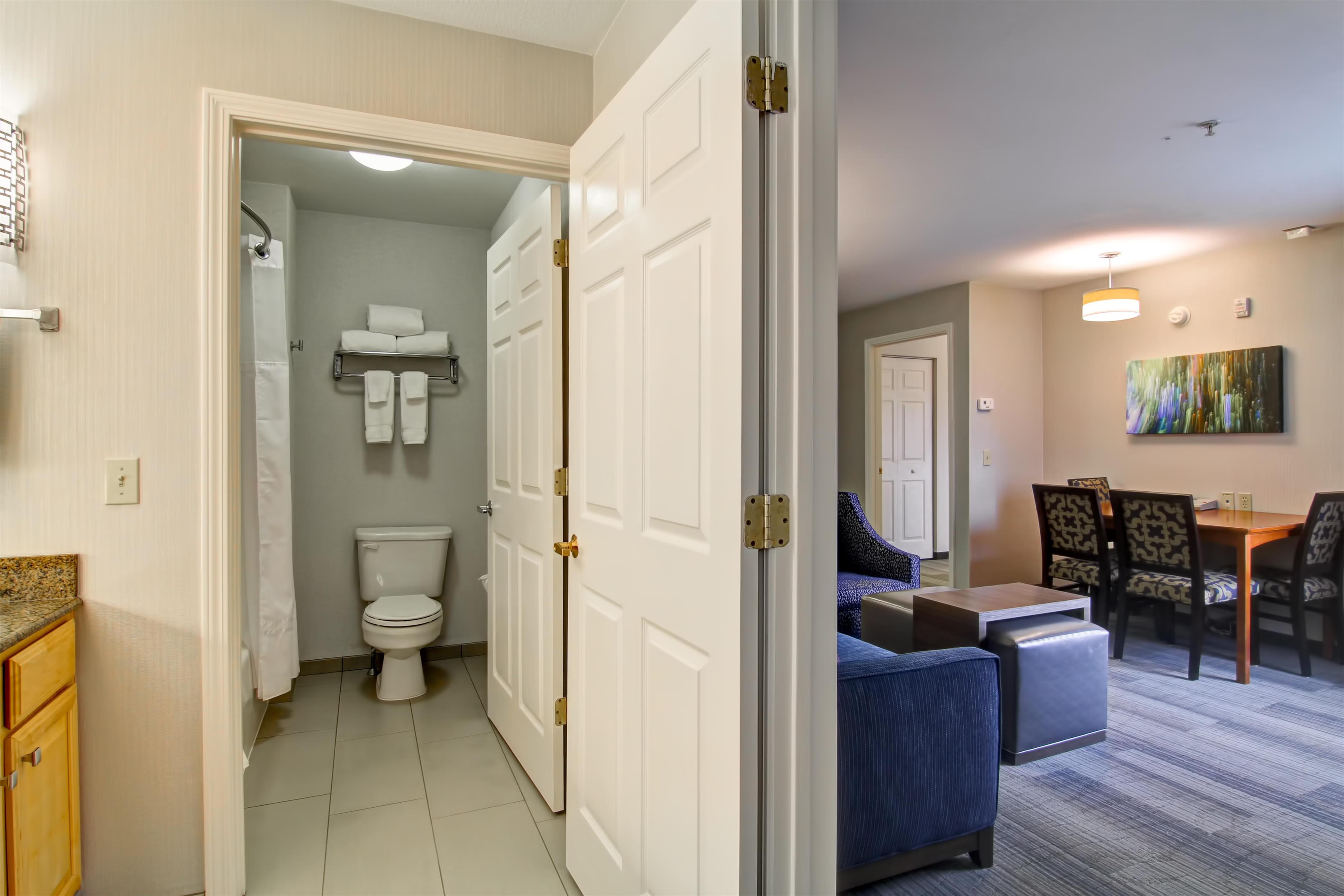 Guest room bath