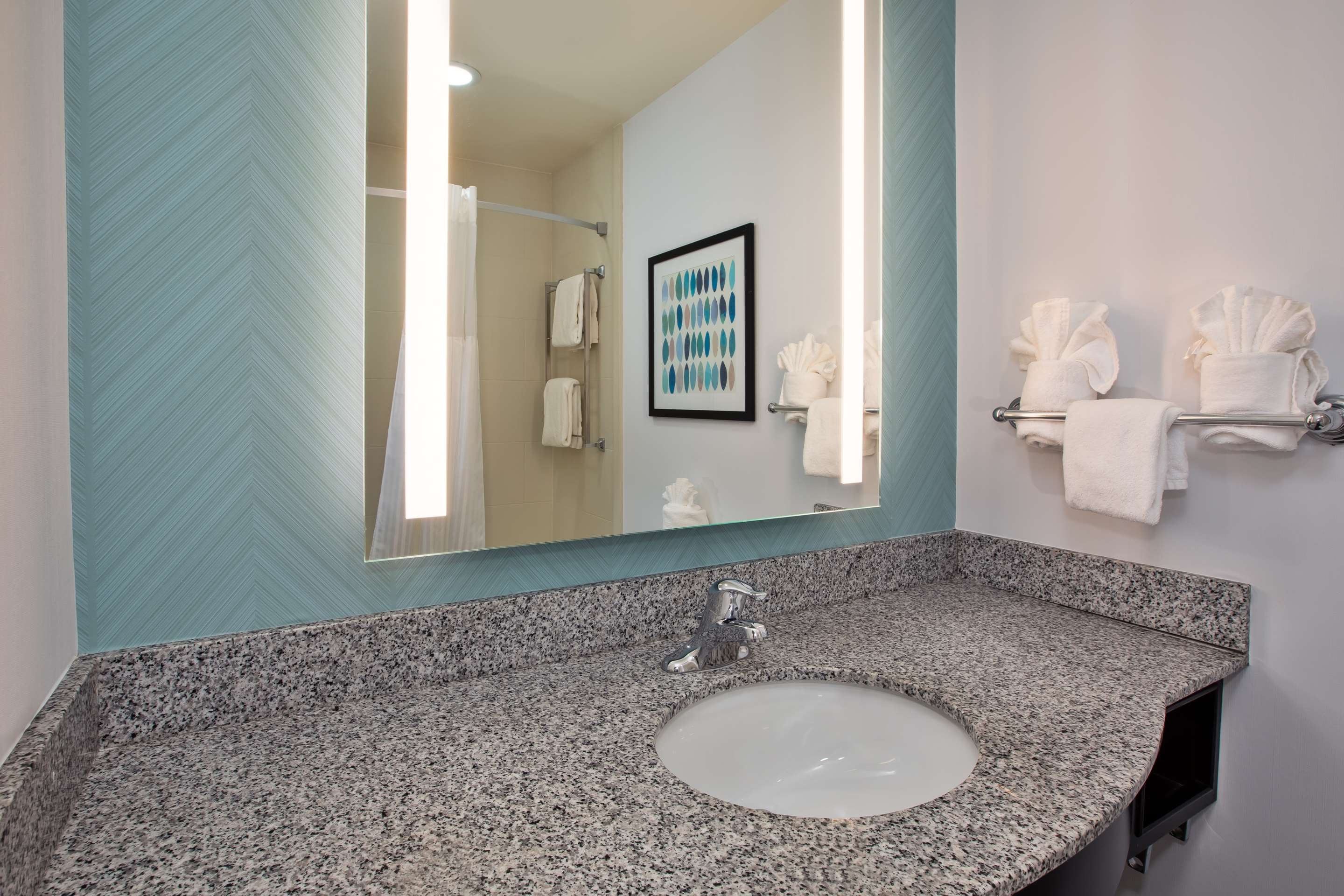 Guest room bath