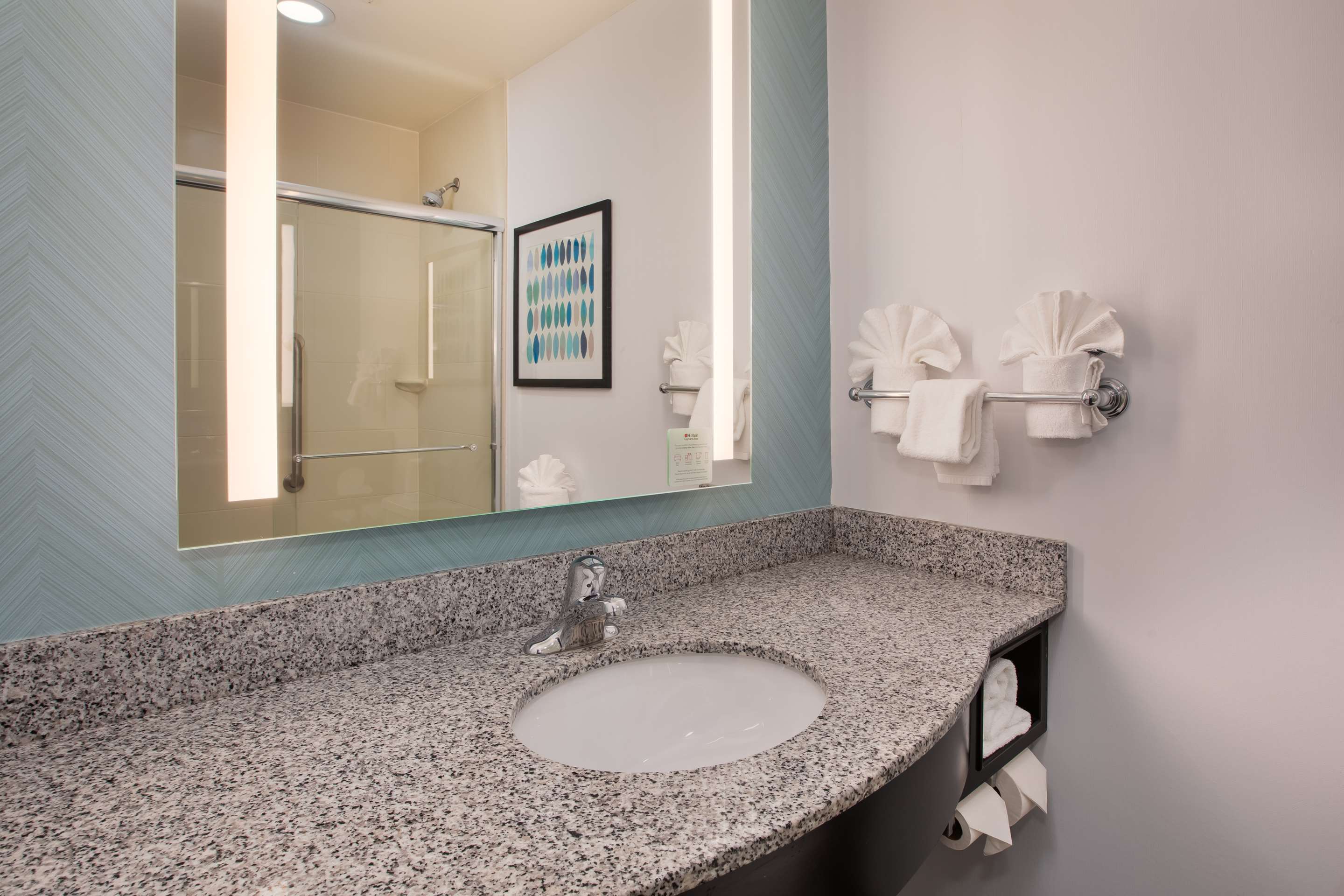 Guest room bath