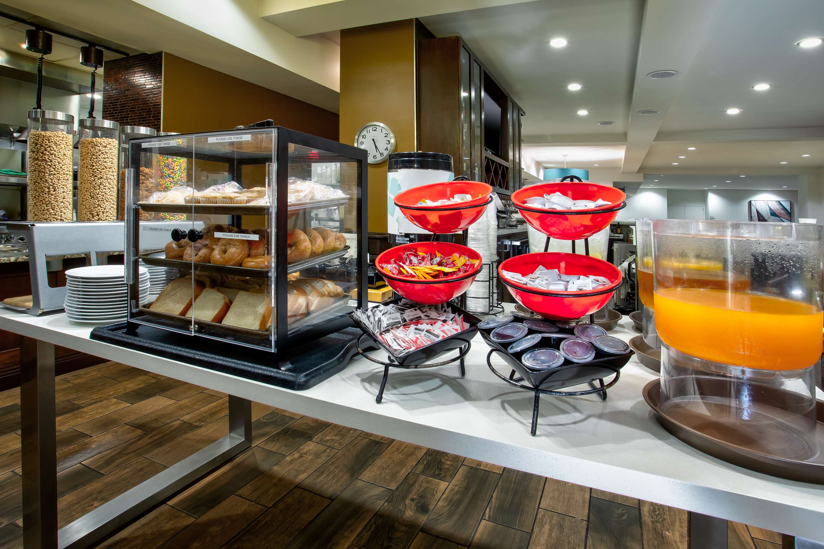Breakfast Area | Hilton Garden Inn Benton Harbor/St. Joseph