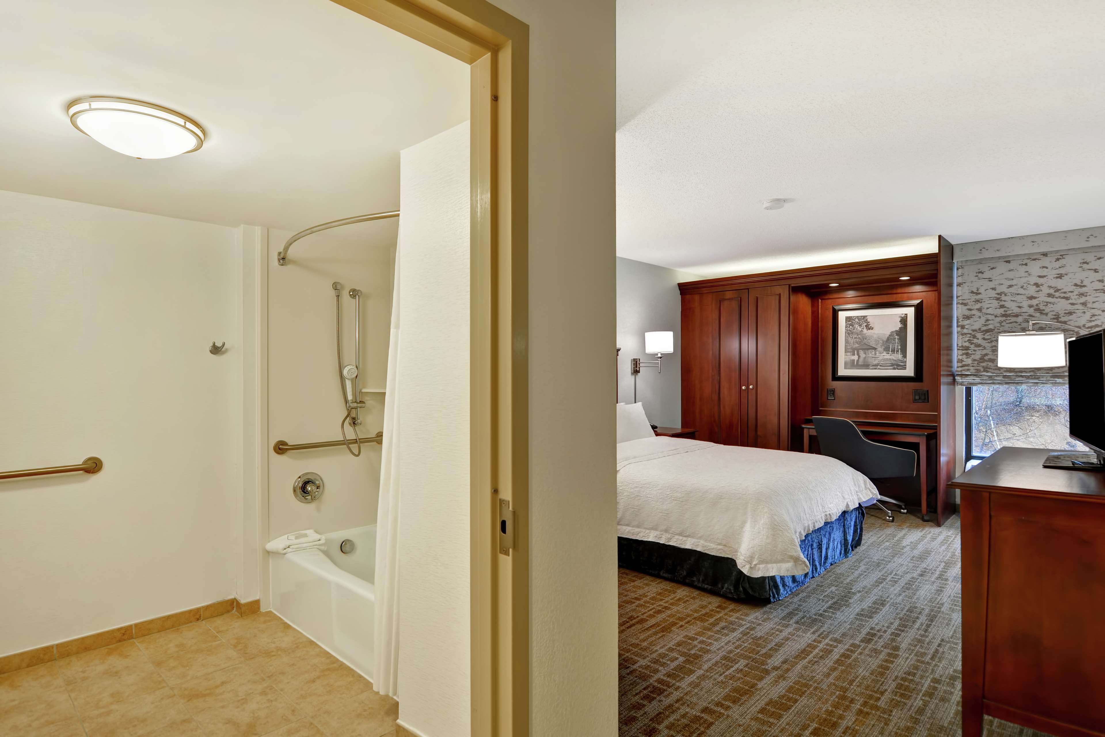 Hampton Inn Beckley Room Type - 1QN MOB/HEAR ACC W/TUB NS