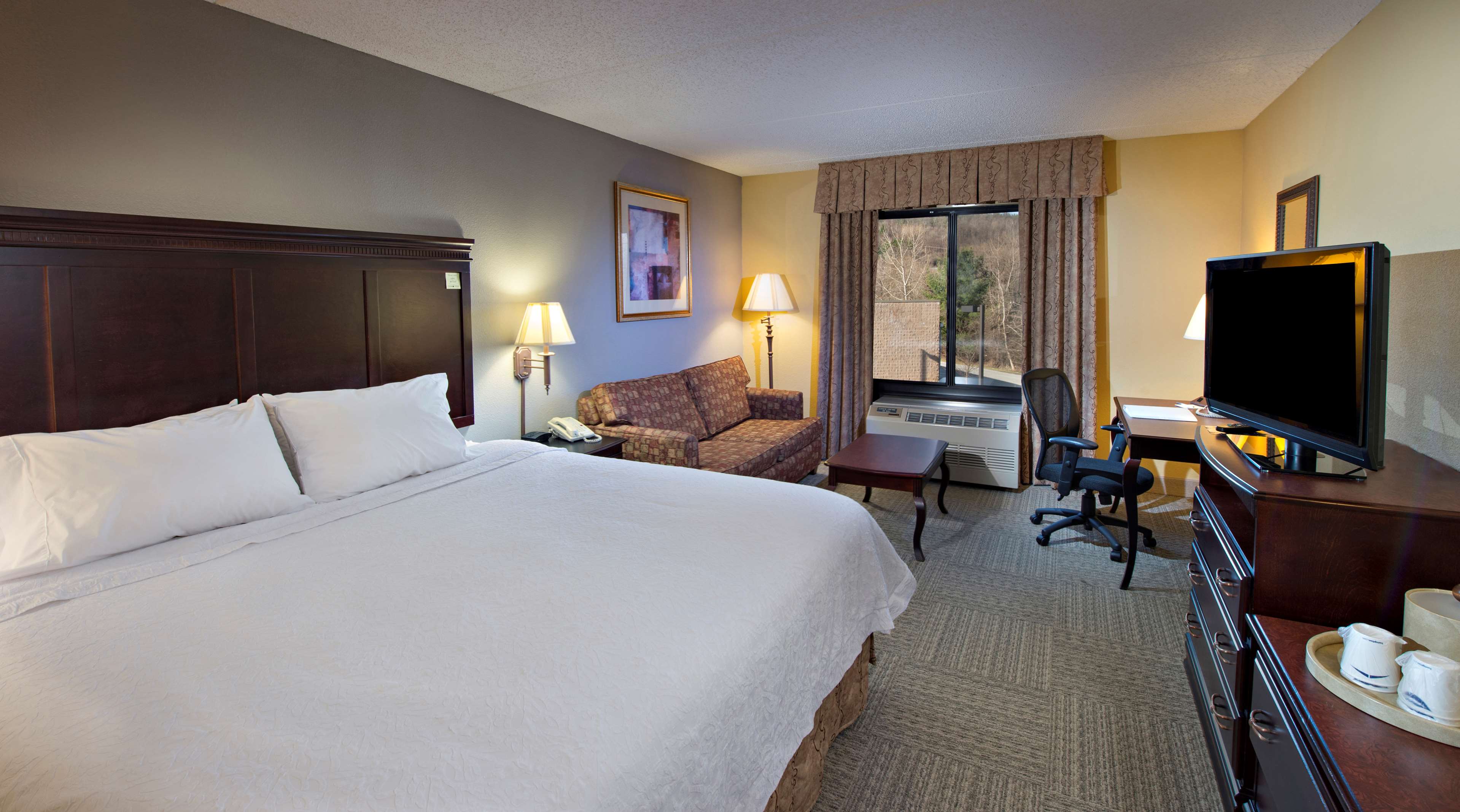 Hampton Inn by Hilton Bennington Room Type - 1 KING SHOWER ONLY NONSMOK