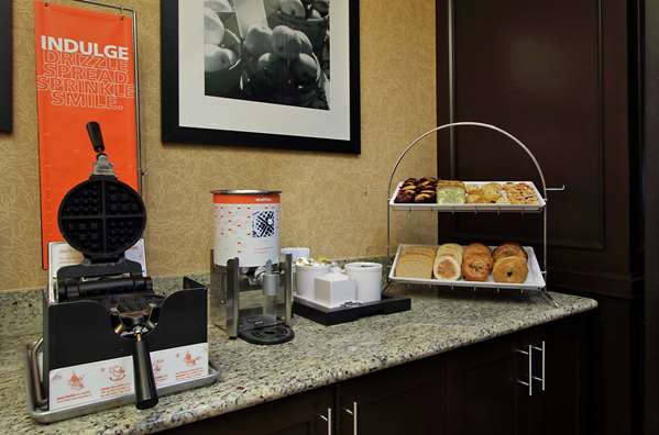 Restaurant - Hampton Inn & Suites Buffalo - I-45, Exit 178