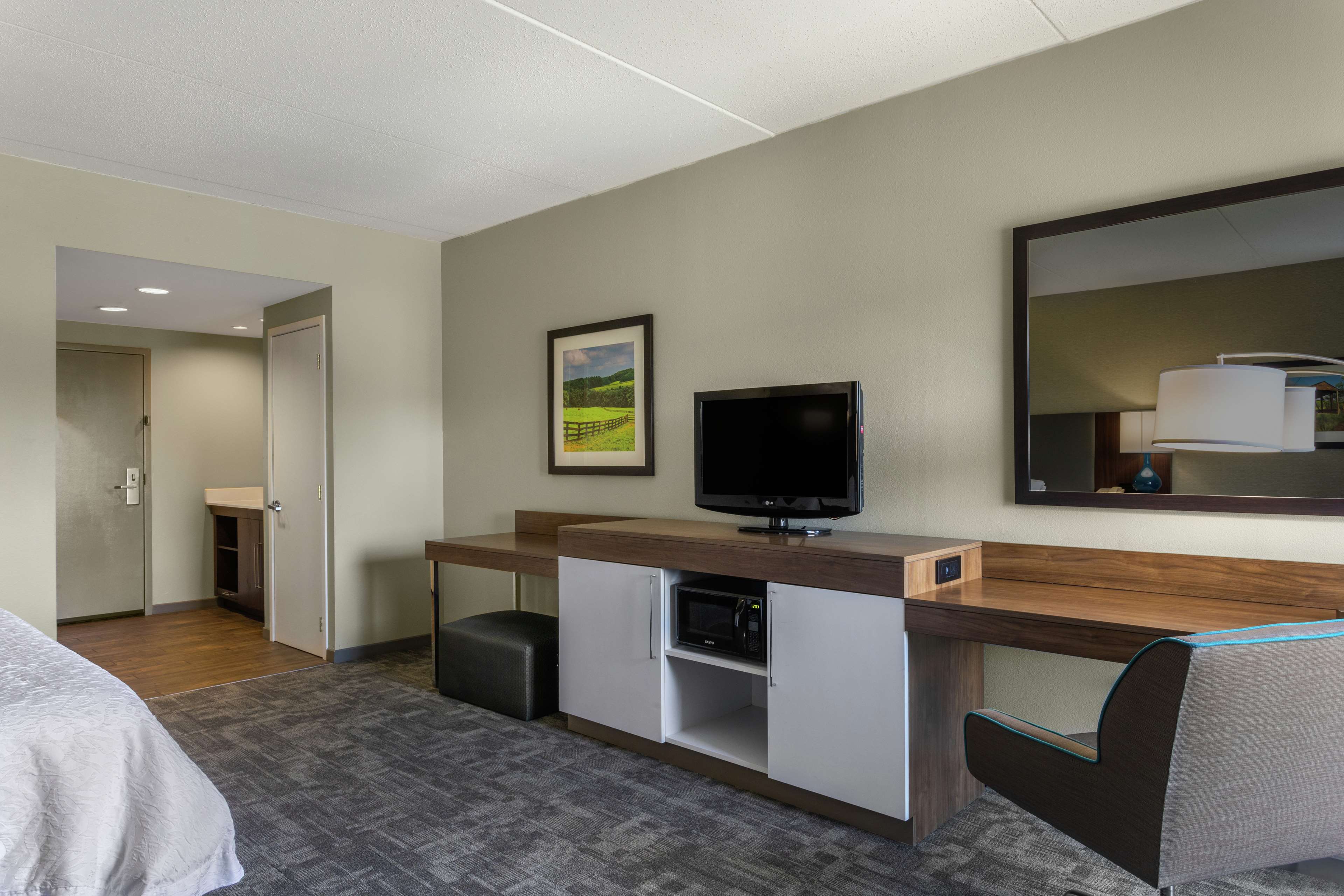 Hampton Inn by Hilton Bedford Room Type - 1 KING ACCESSIBLE