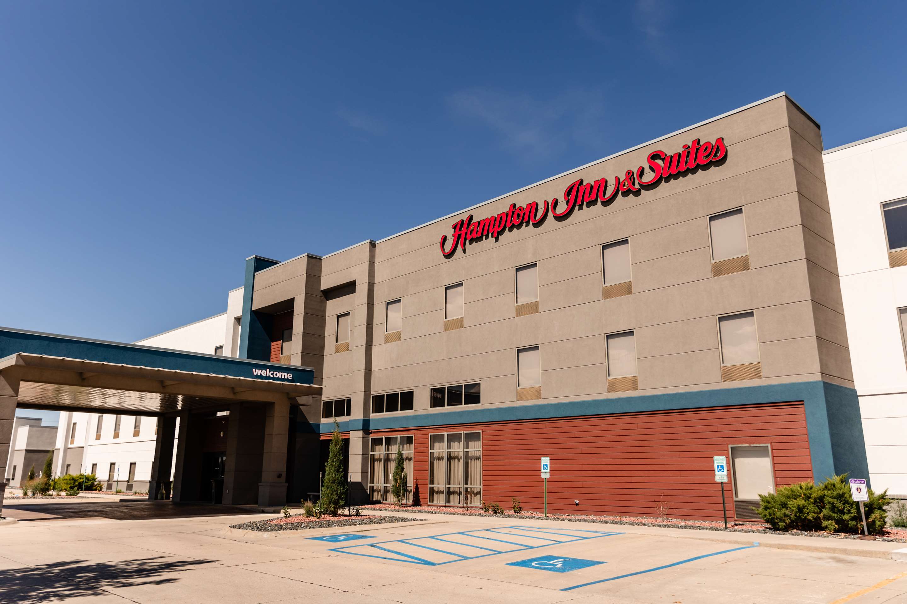 Exterior | Hampton Inn & Suites Scottsbluff Conference Center