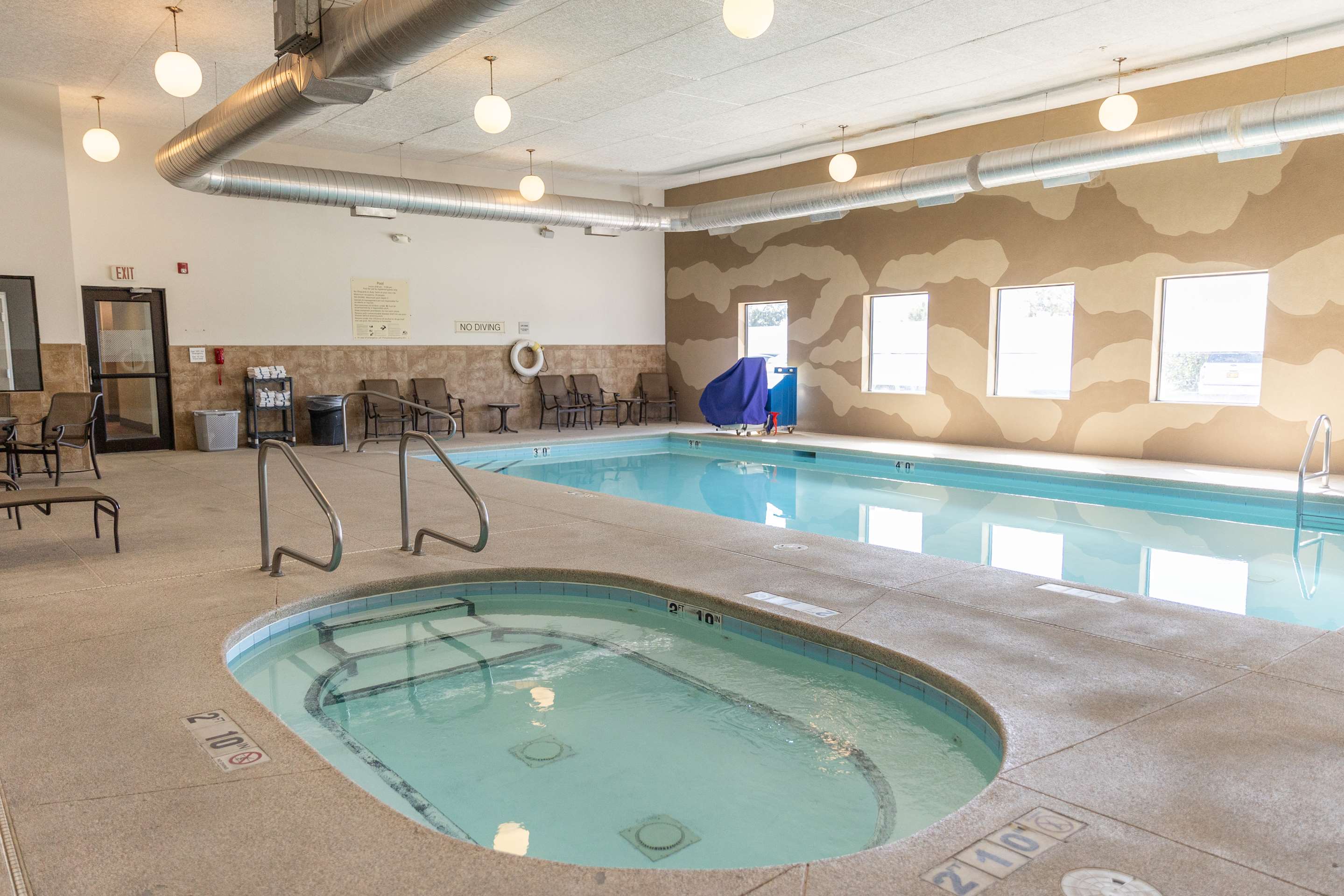 Pool | Hampton Inn & Suites Scottsbluff Conference Center