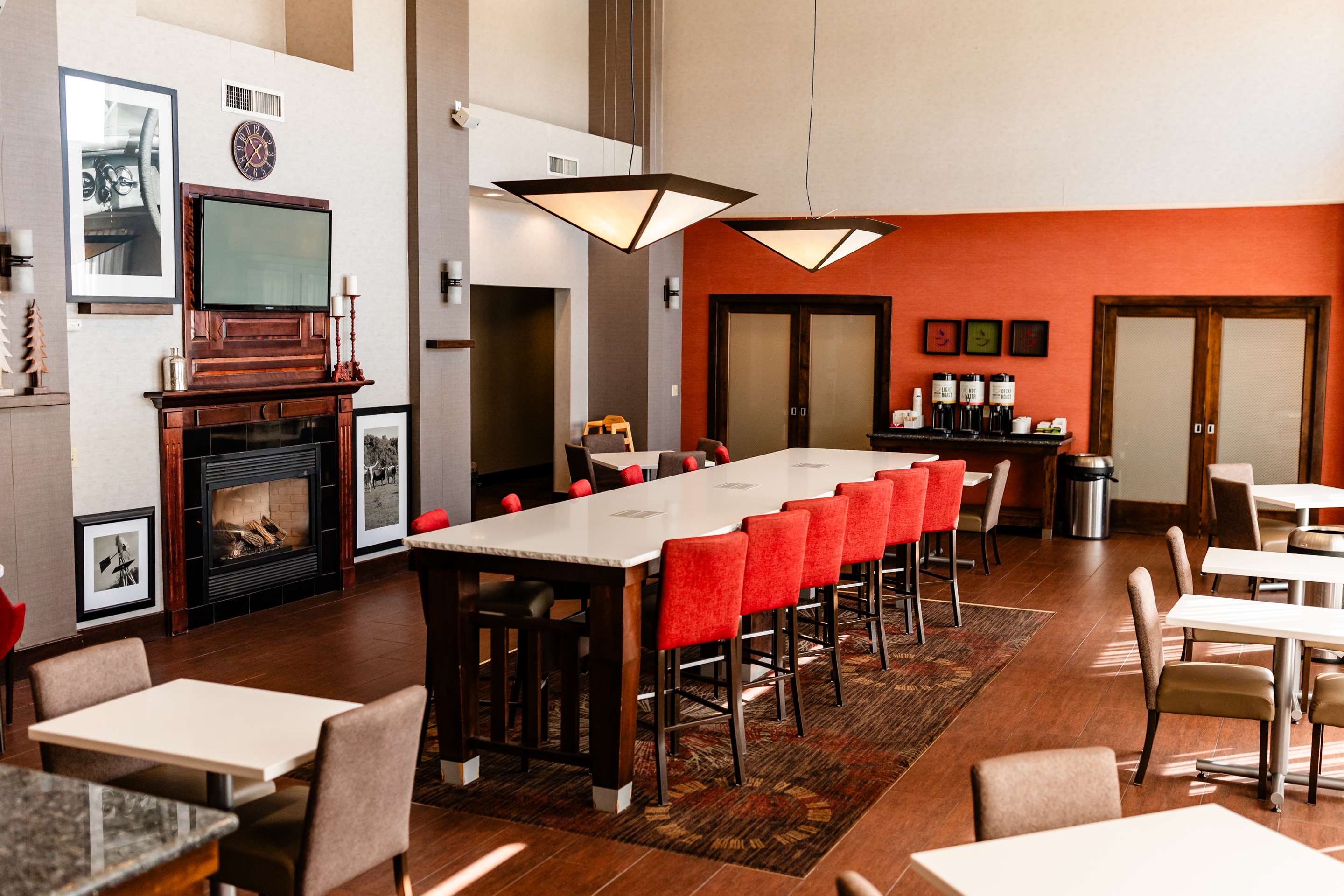 Lobby | Hampton Inn & Suites Scottsbluff Conference Center