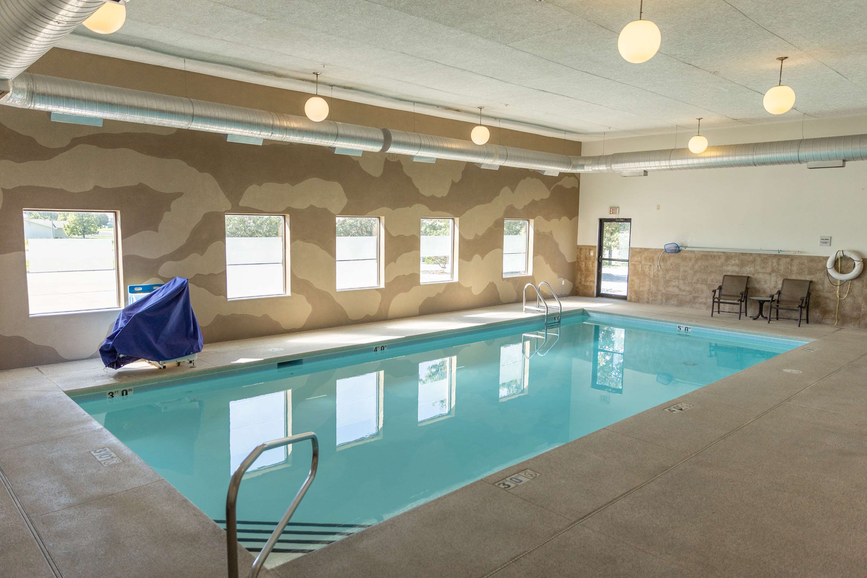 Pool | Hampton Inn & Suites Scottsbluff Conference Center