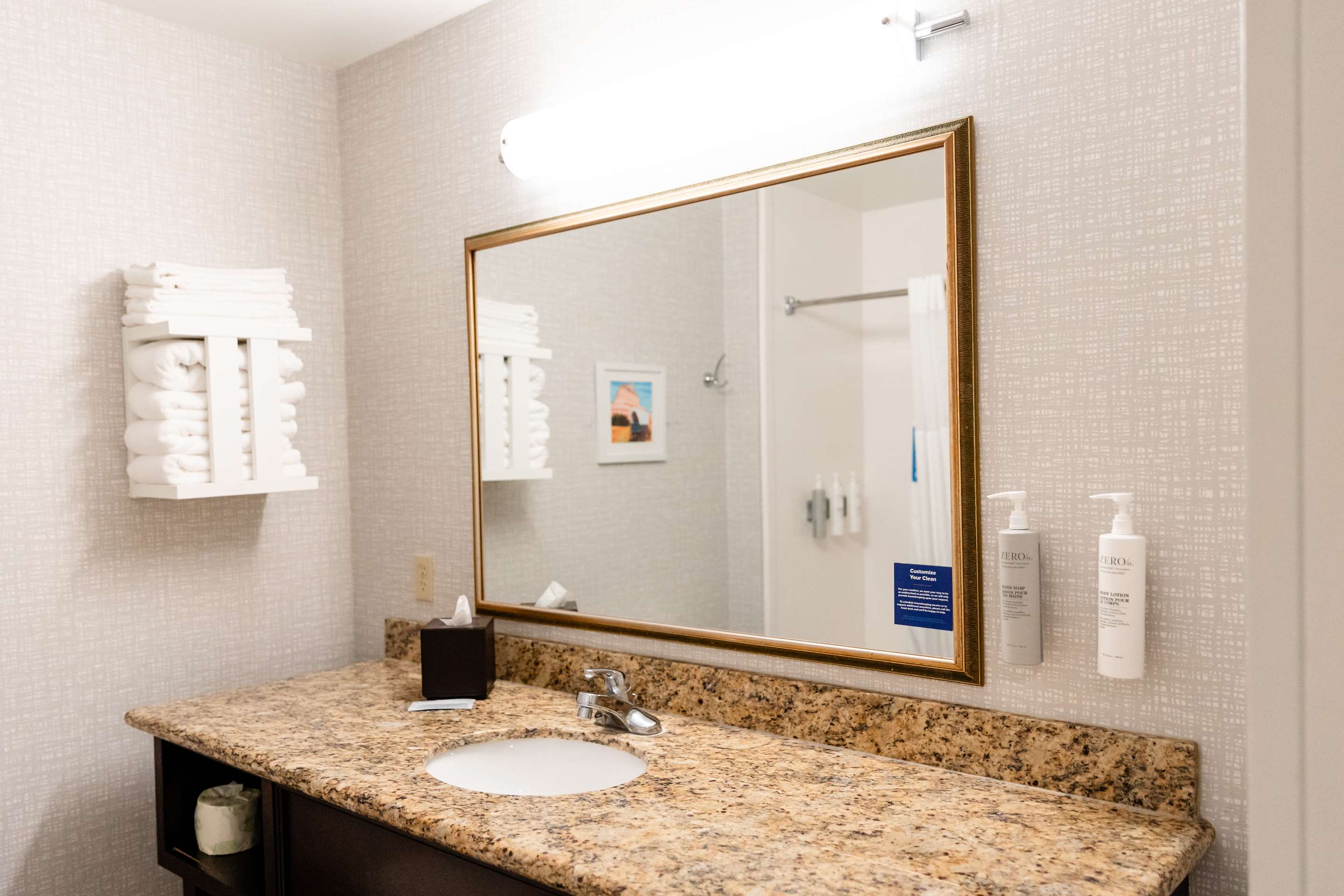 Guest room bath