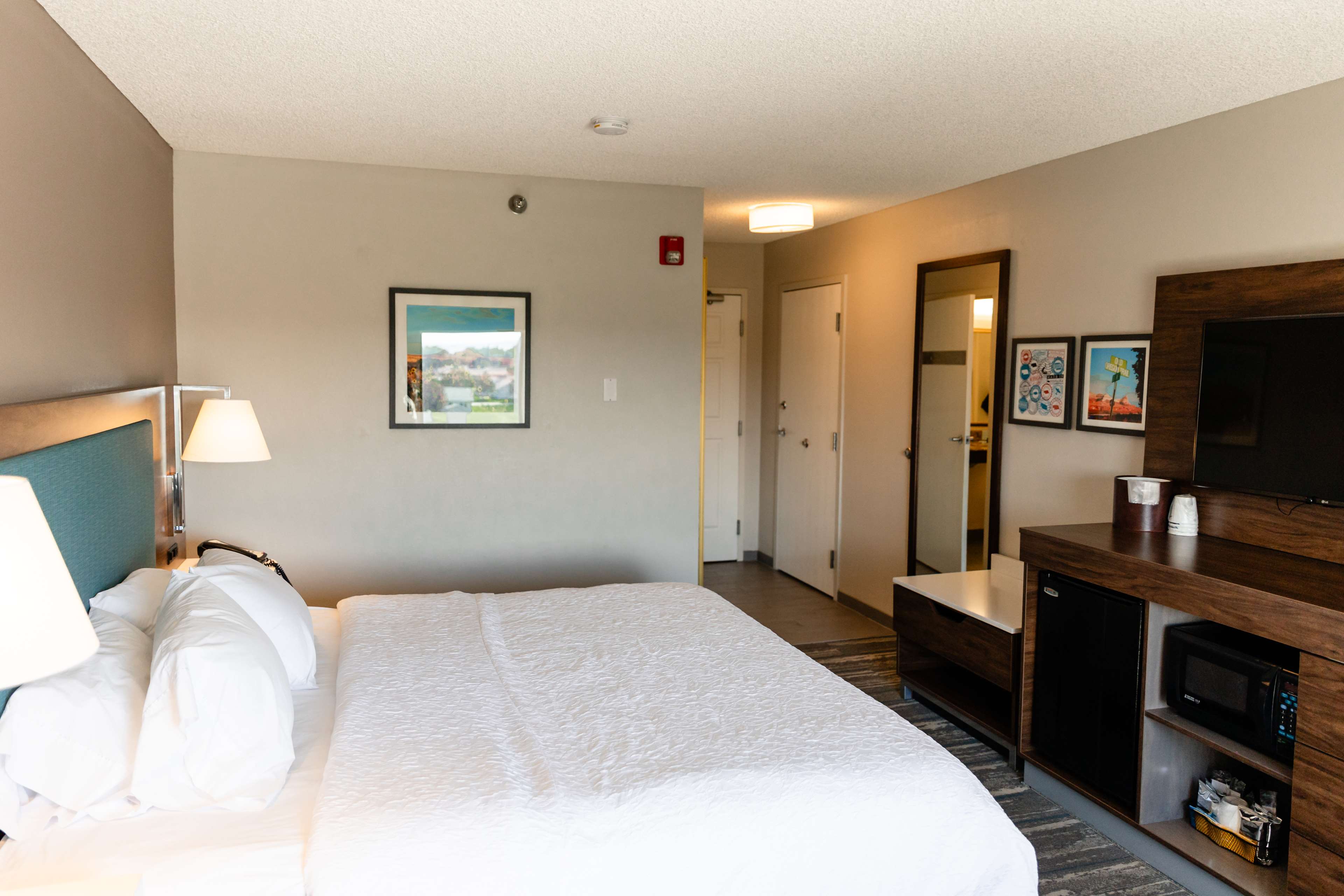 Hampton Inn & Suites Scottsbluff-Conference Center Room Type - 1 KING ACC W TUB NON SMOK