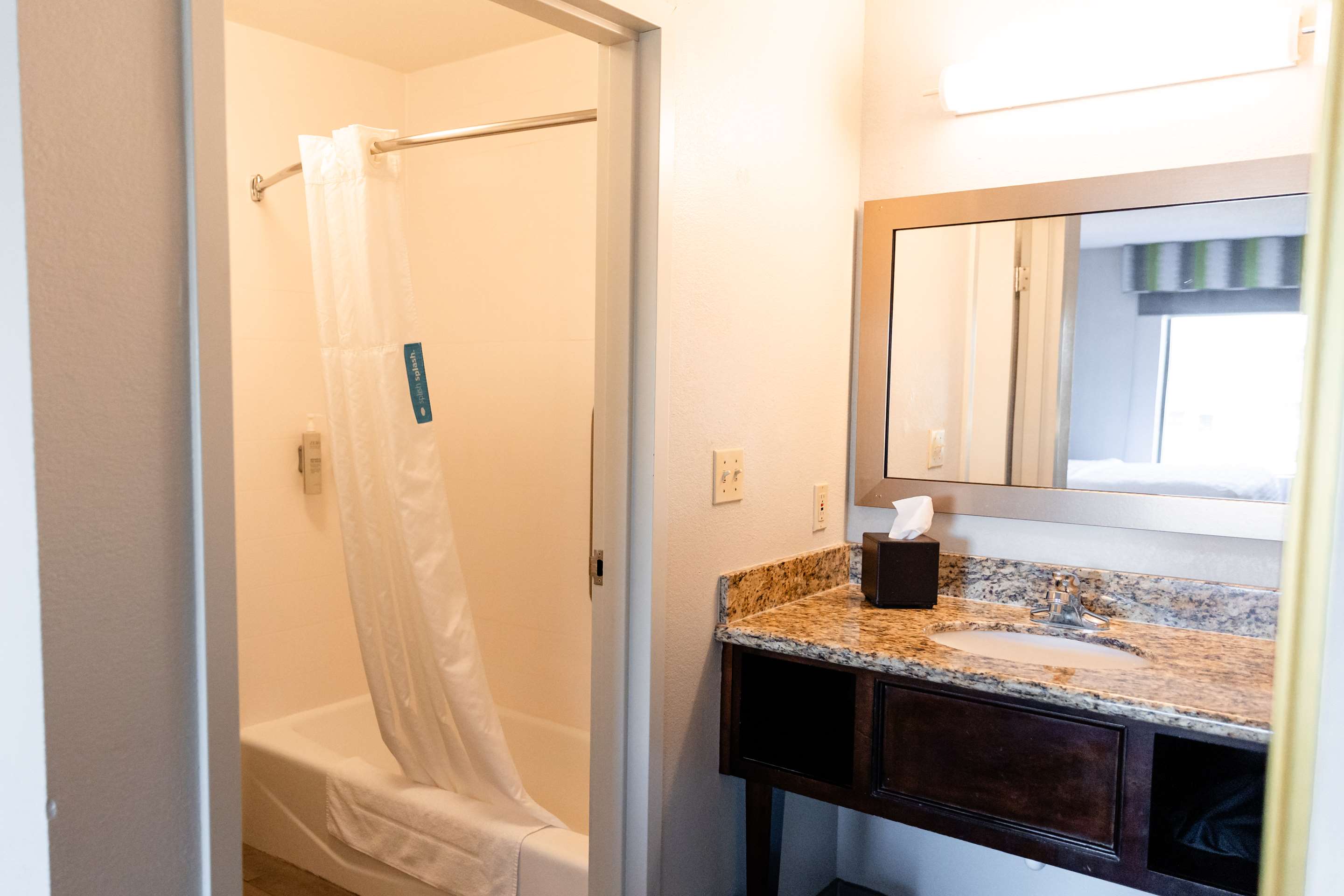 Guest room bath