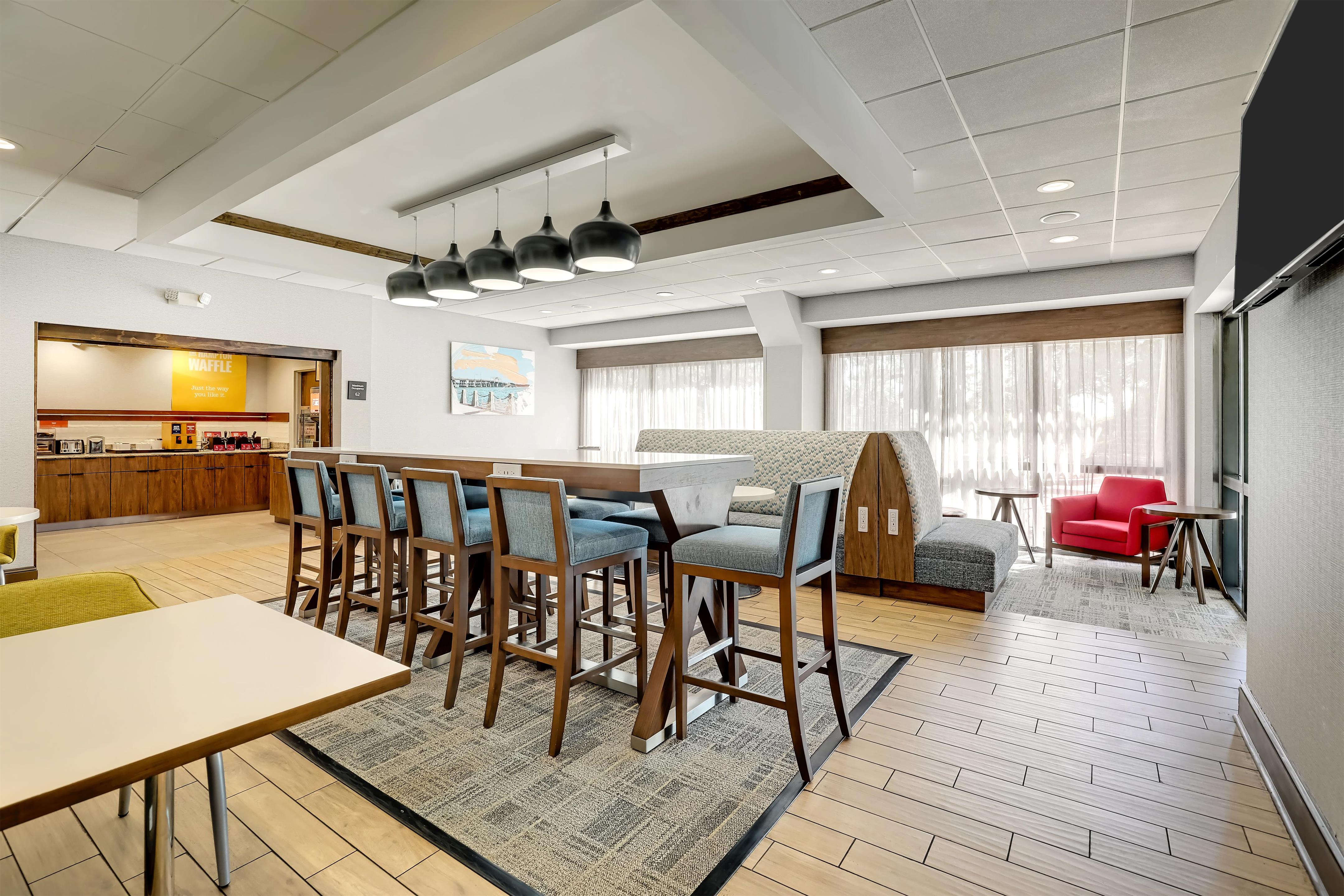 Breakfast Area | Hampton Inn Beaufort