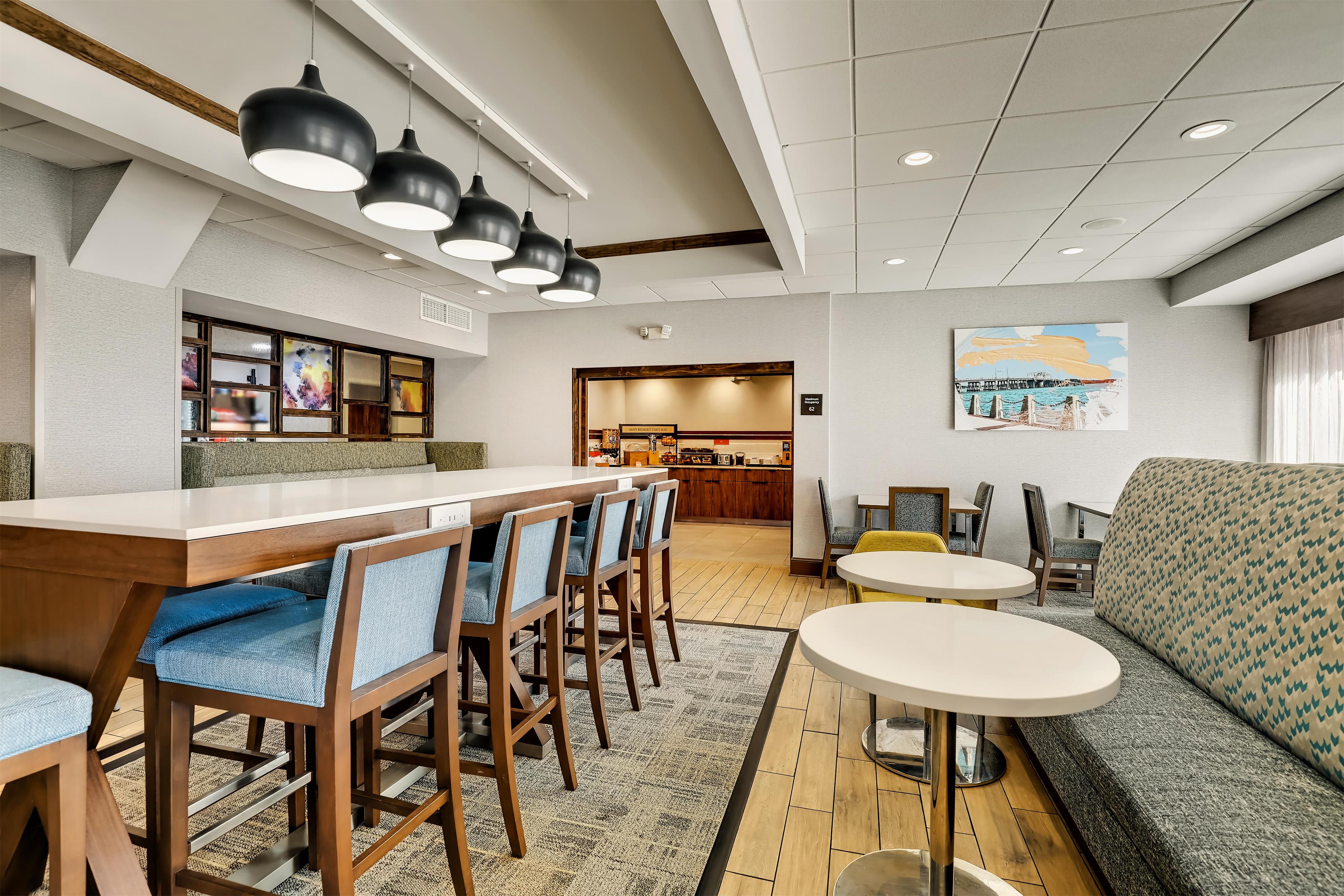 Breakfast Area | Hampton Inn Beaufort
