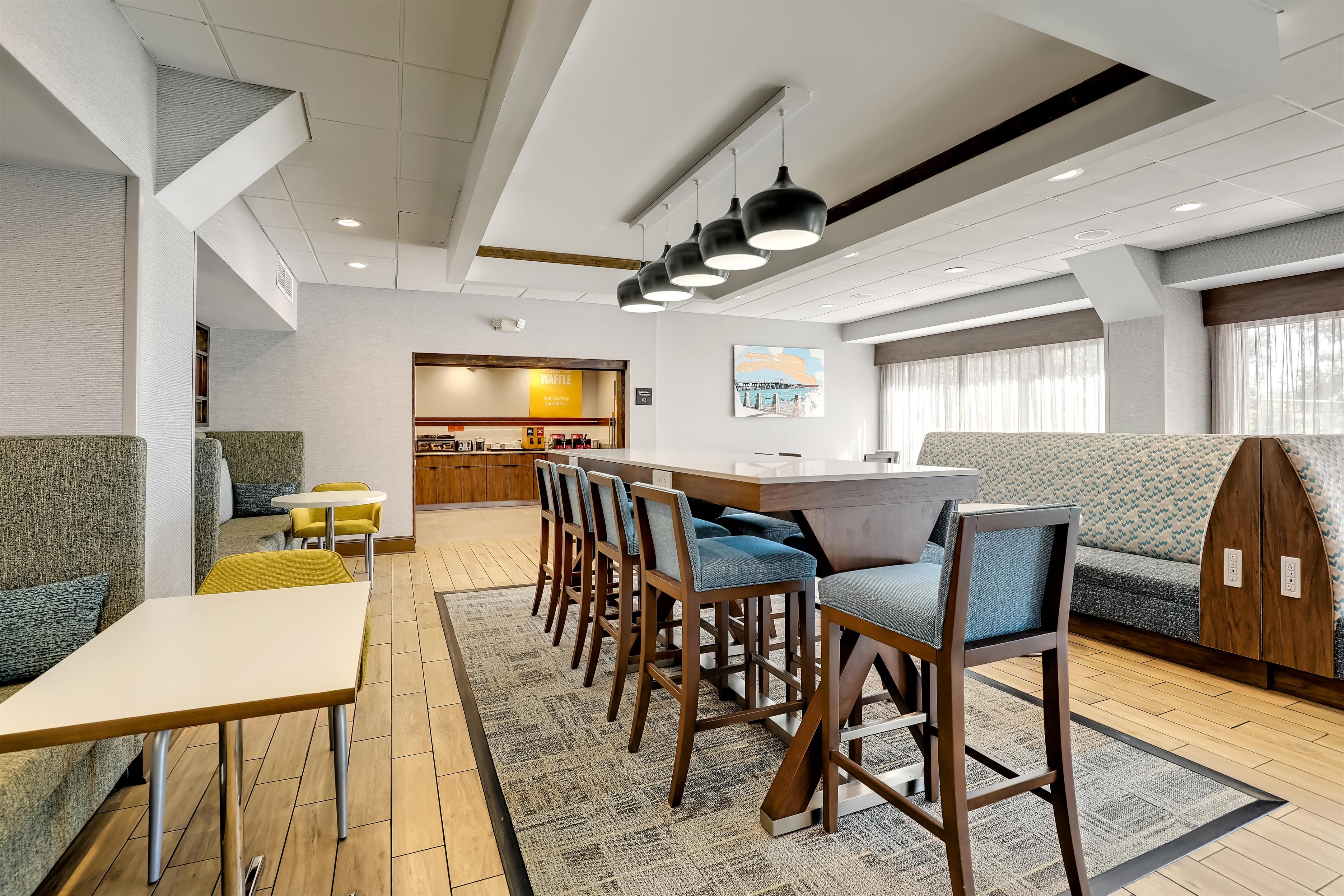 Breakfast Area | Hampton Inn Beaufort