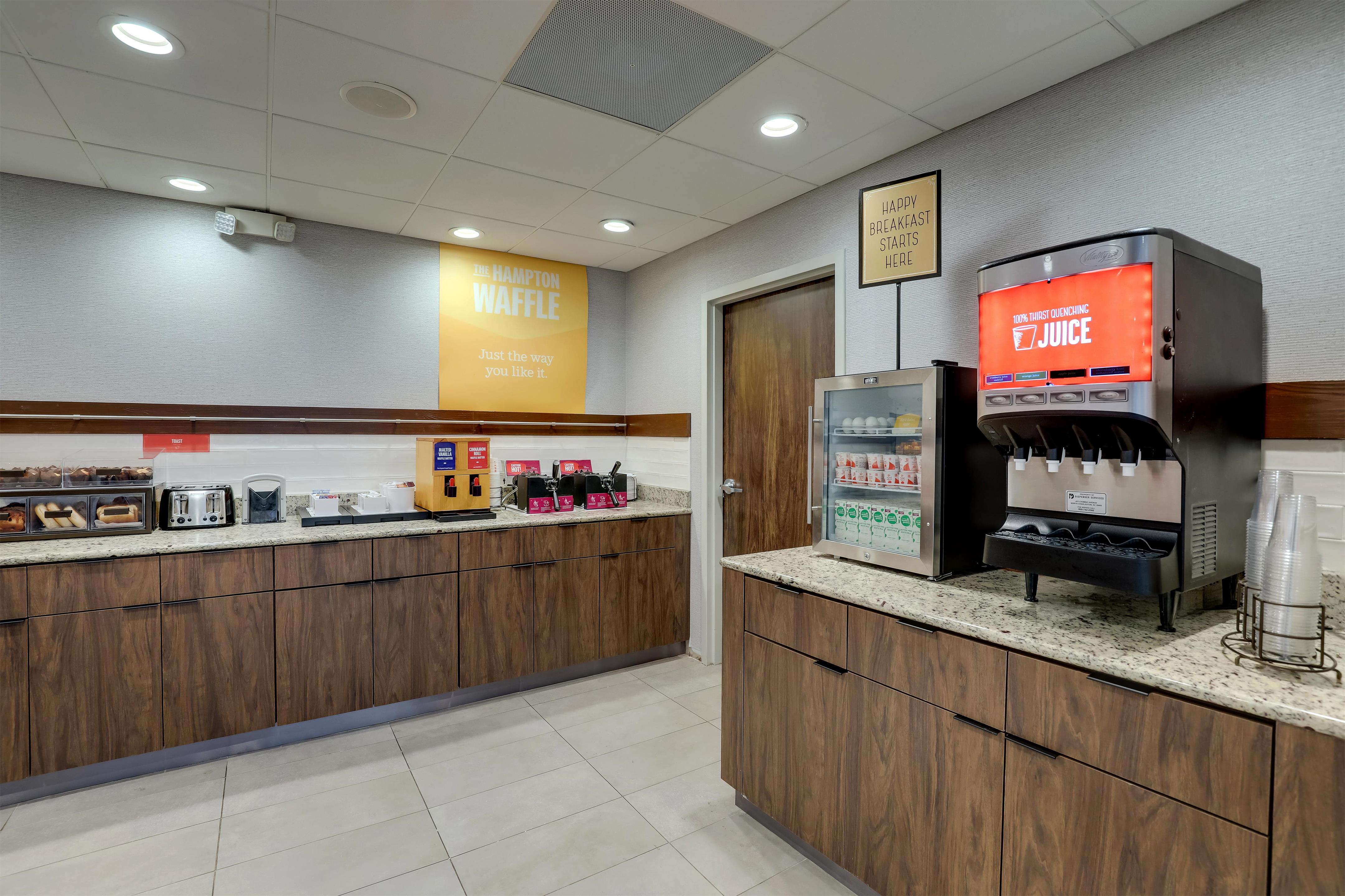 Breakfast Area | Hampton Inn Beaufort