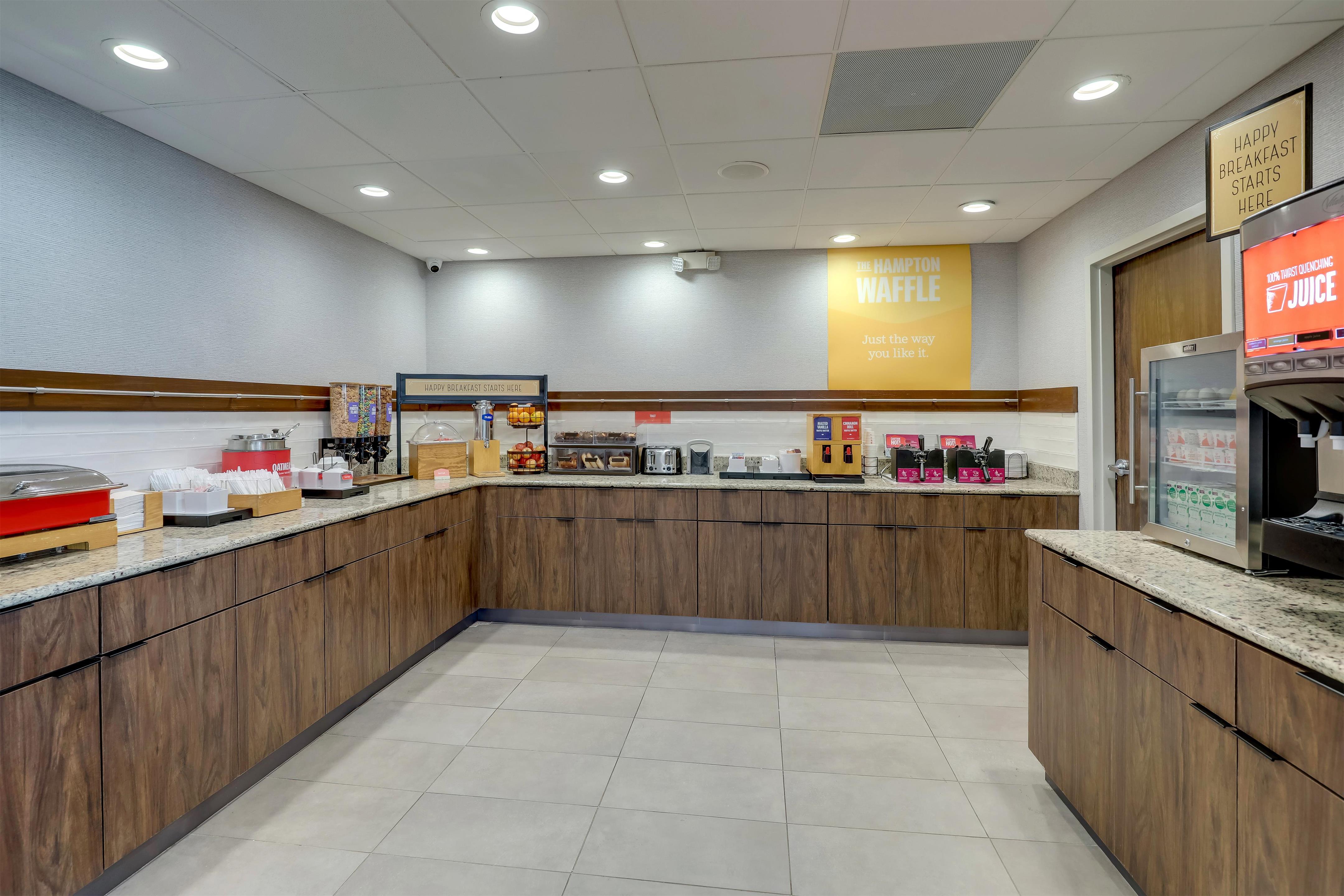 Breakfast Area | Hampton Inn Beaufort