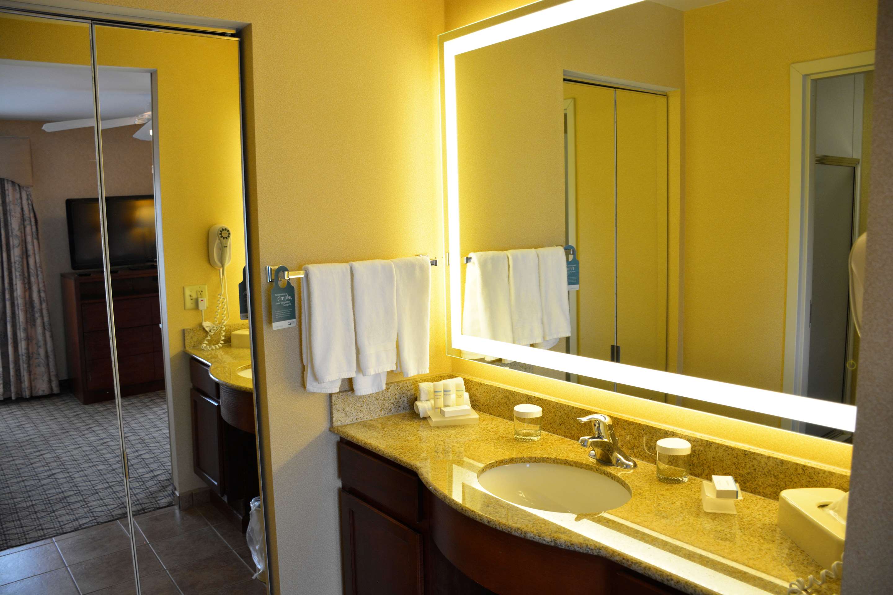 Guest room bath