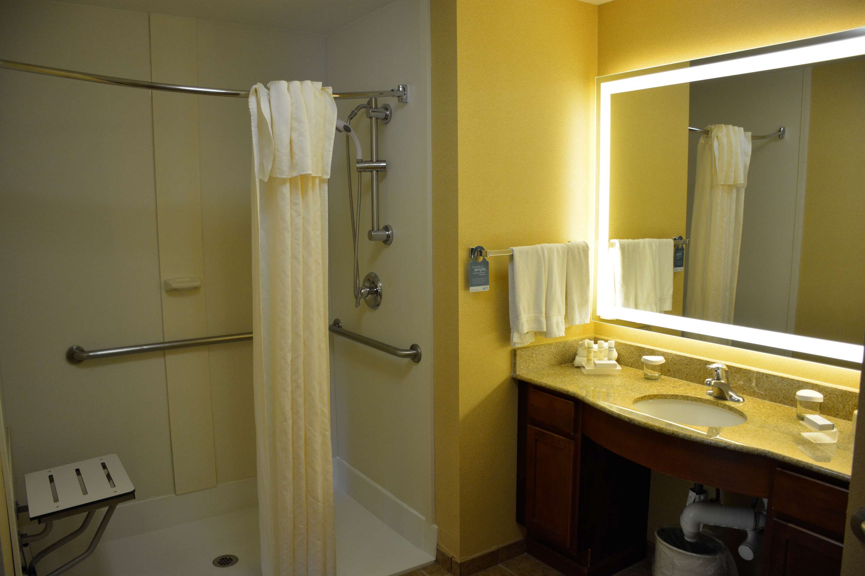 Guest room bath