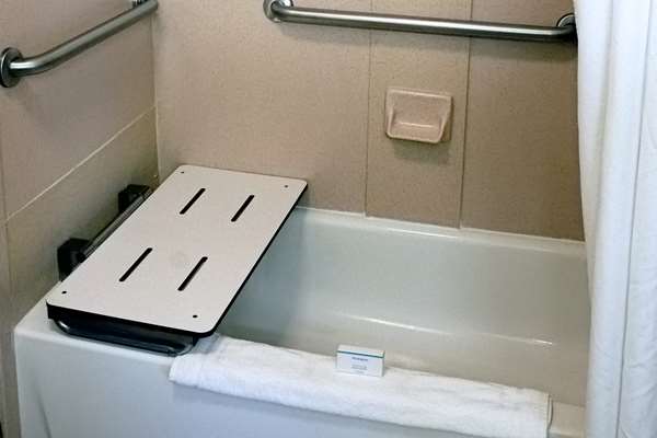  - Hampton Inn & Suites Pelham - I-65, Exit 246