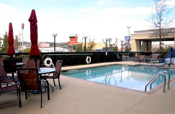Pool - Hampton Inn & Suites Pelham - I-65, Exit 246