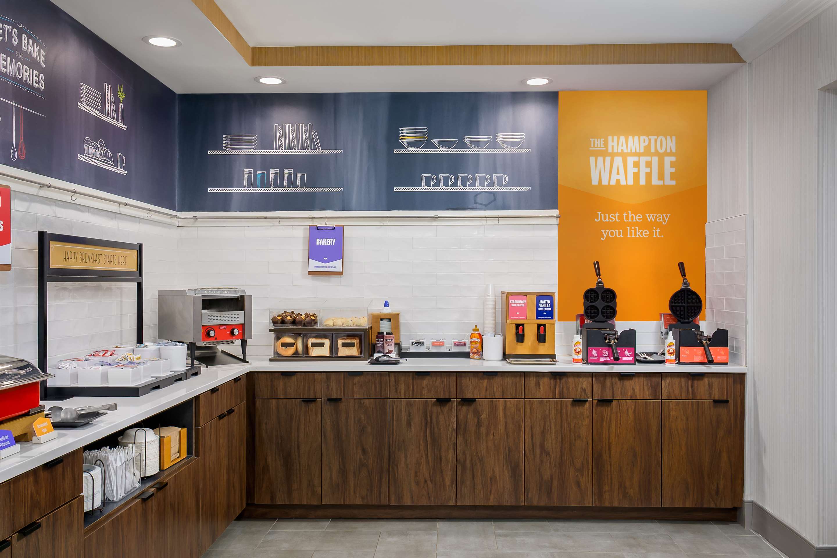 Breakfast Area | Hampton Inn & Suites Birmingham-Pelham (I-65)