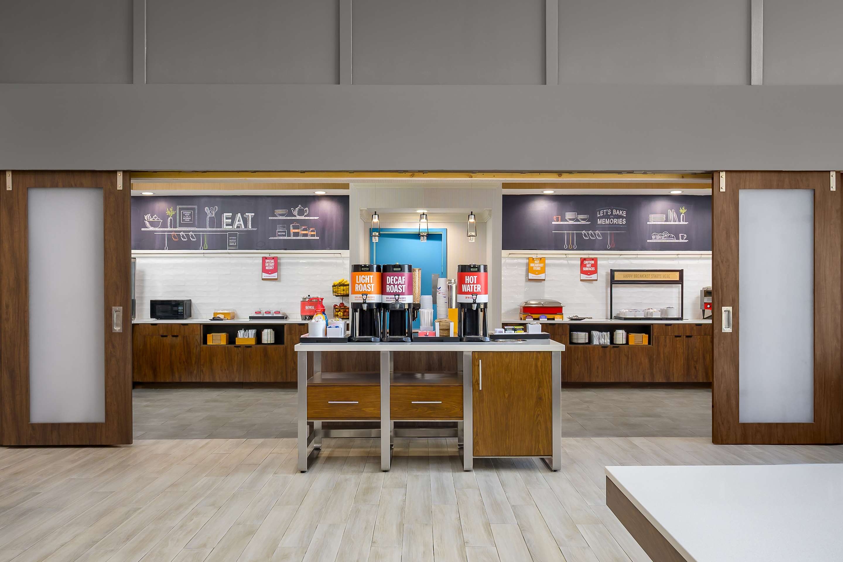 Breakfast Area | Hampton Inn & Suites Birmingham-Pelham (I-65)