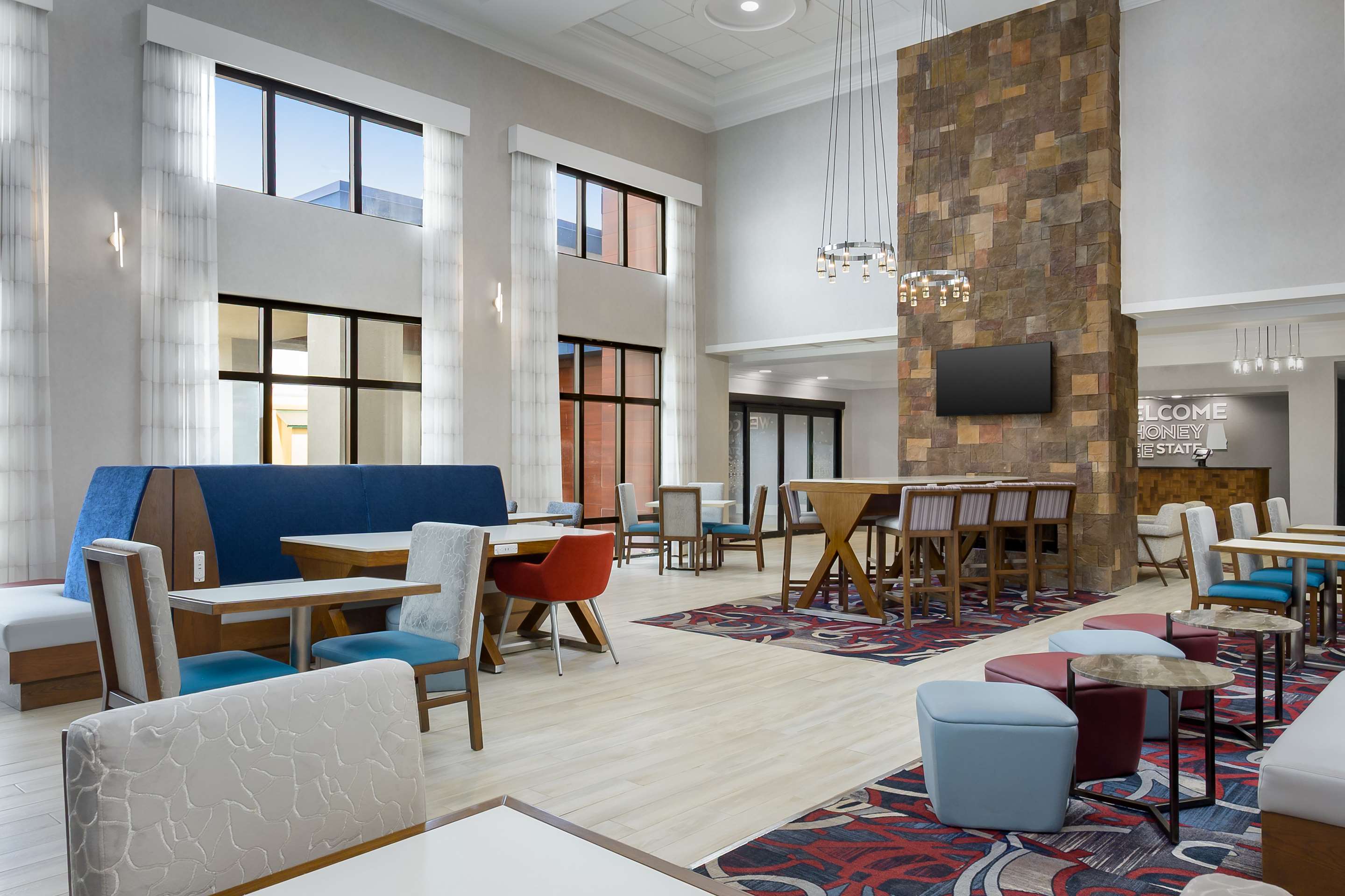 Breakfast Area | Hampton Inn & Suites Birmingham-Pelham (I-65)