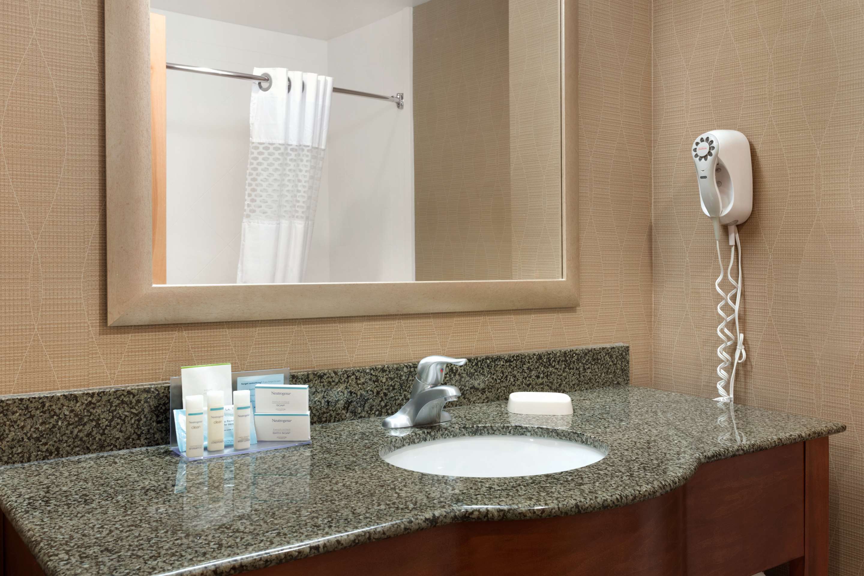 Guest room bath