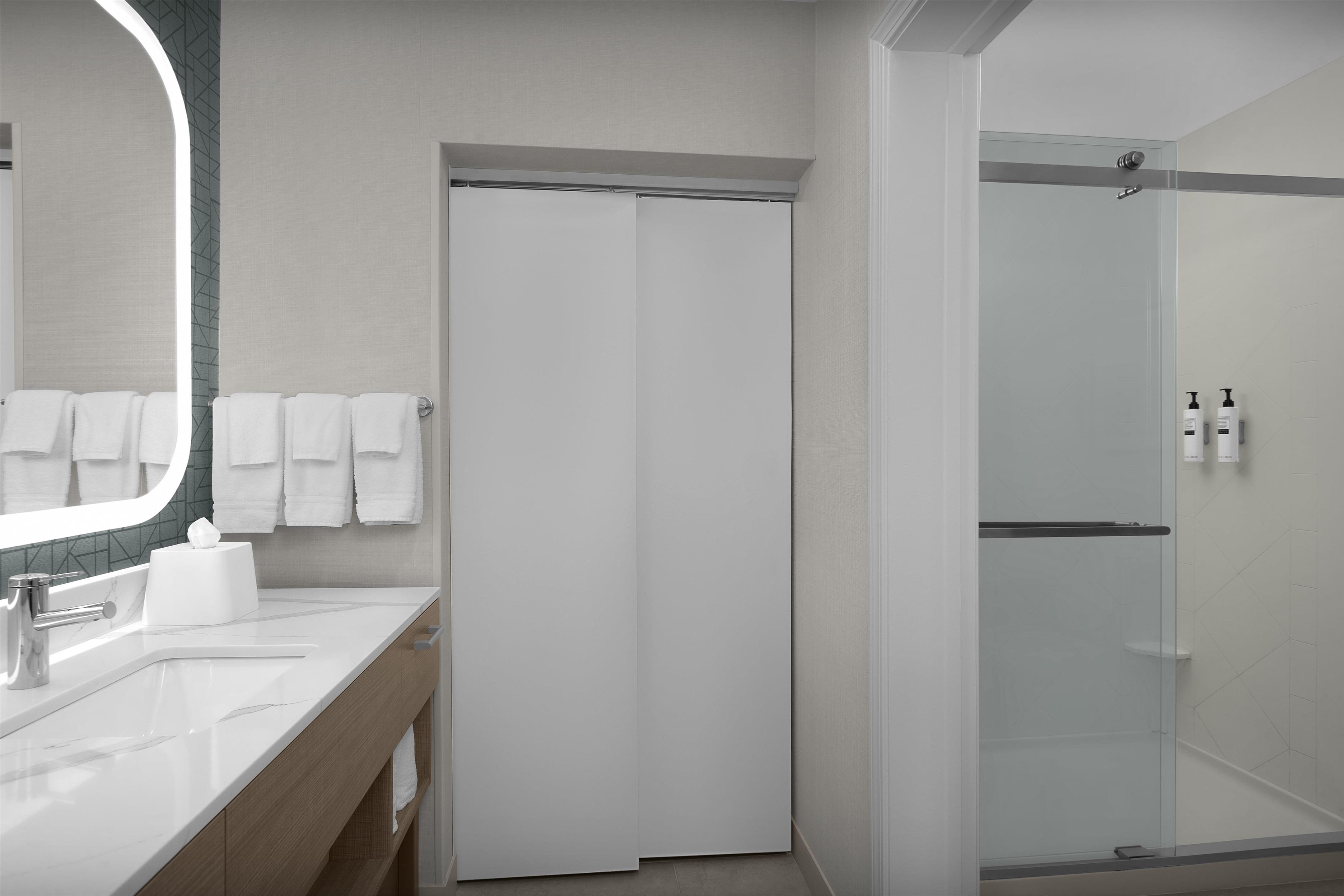Guest room bath
